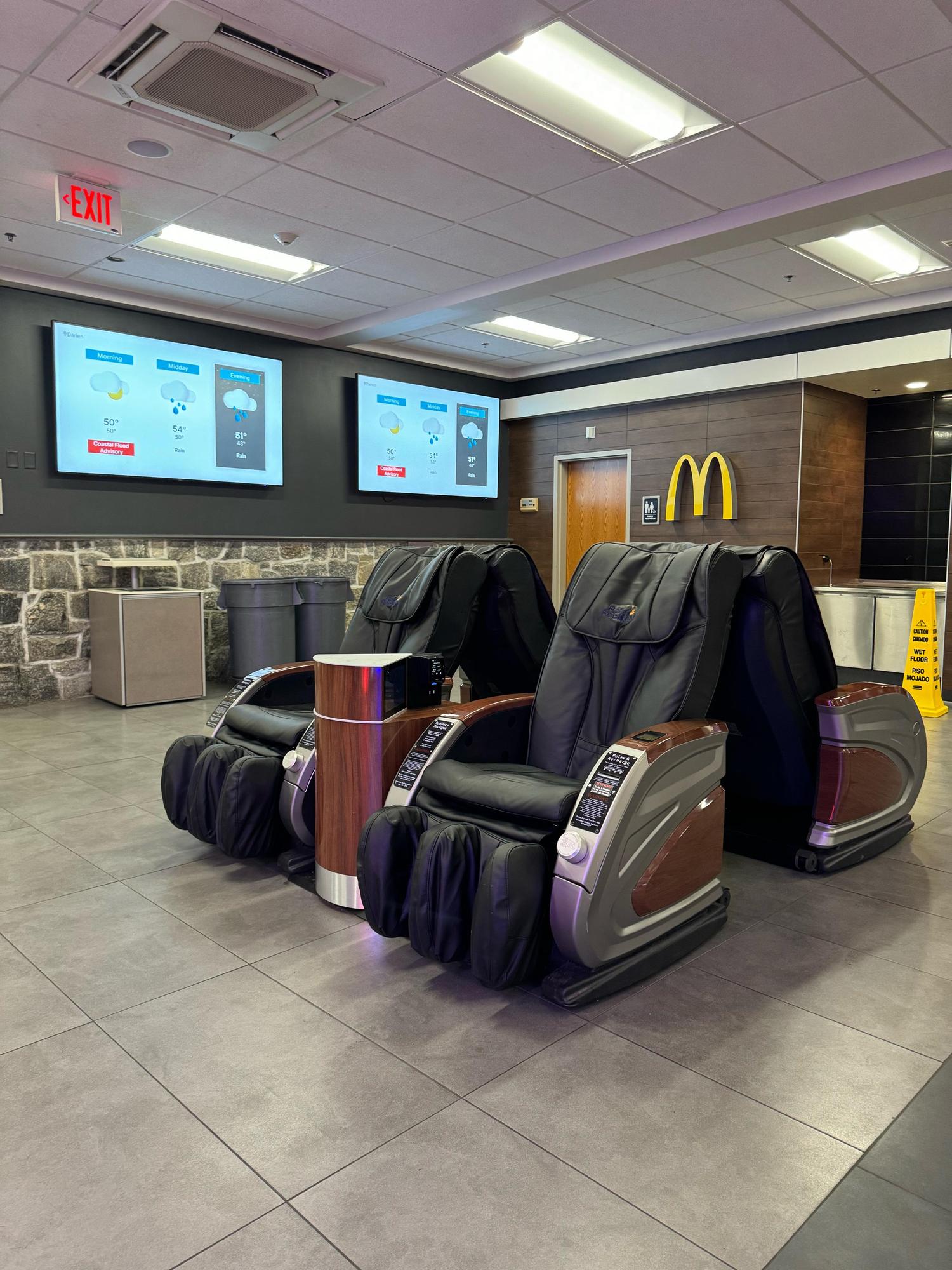 I95 Darien NB Service Plaza Dunkin' Darien, CT EV Station