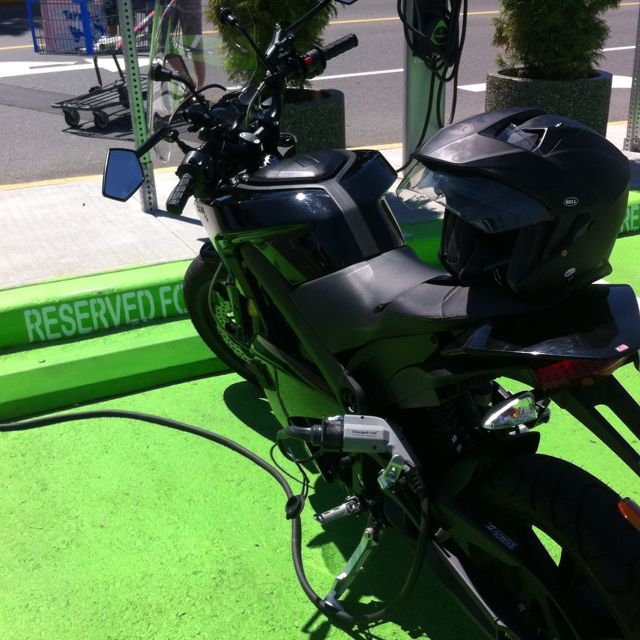 Woodgrove Centre Toys"R"Us Nanaimo, BC EV Station