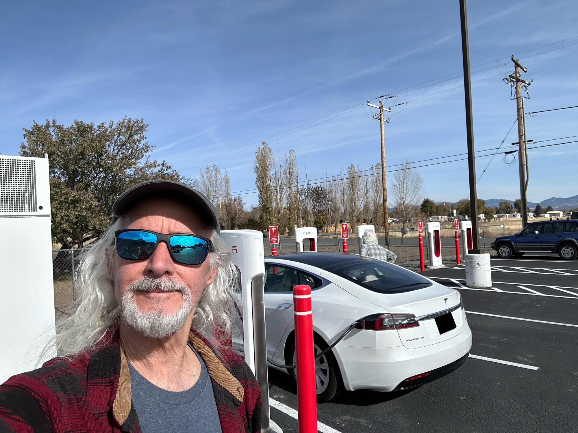 Holiday Market Alturas, CA EV Station