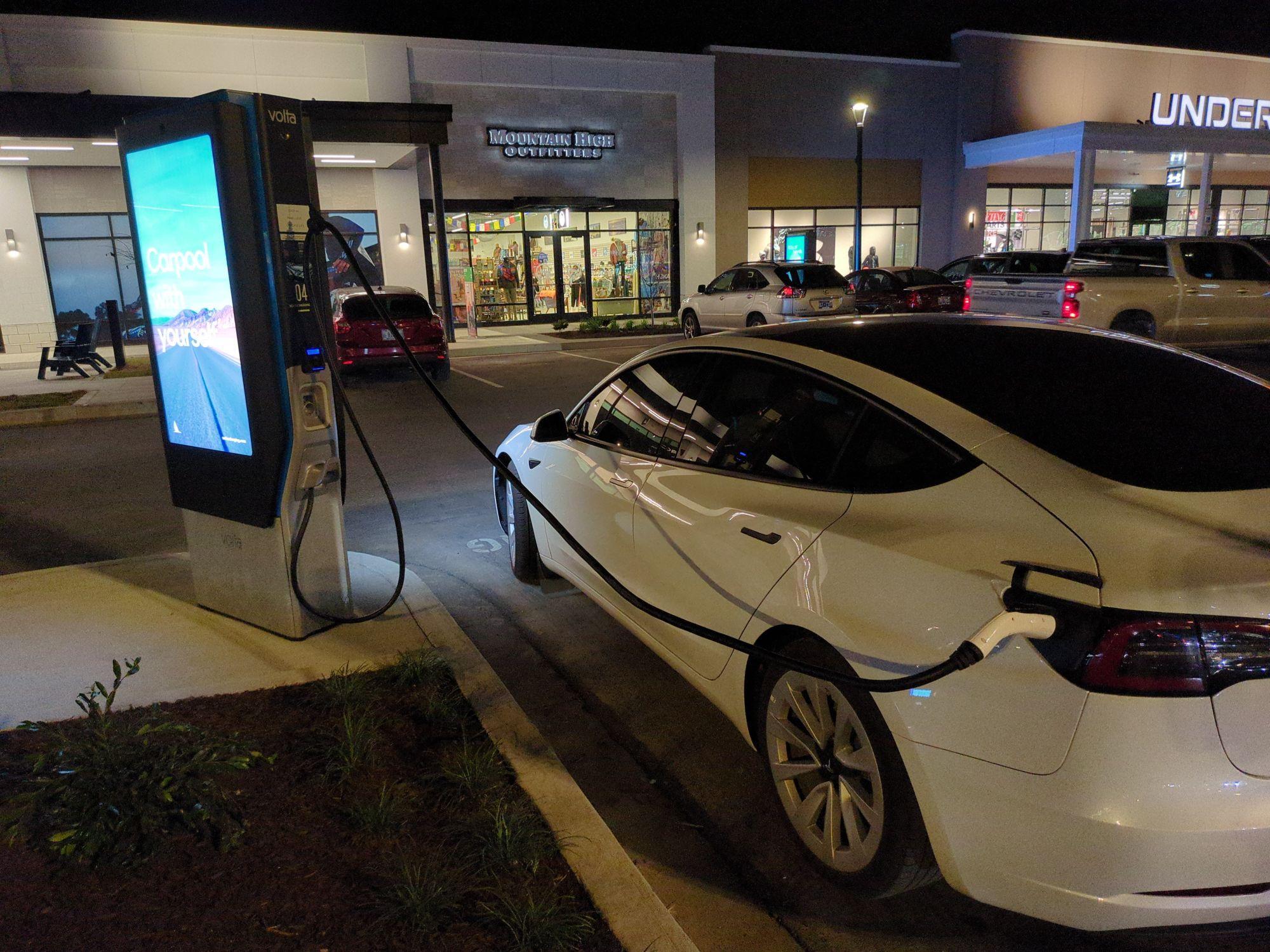 Tanger Outlets Gap Nashville, TN EV Station