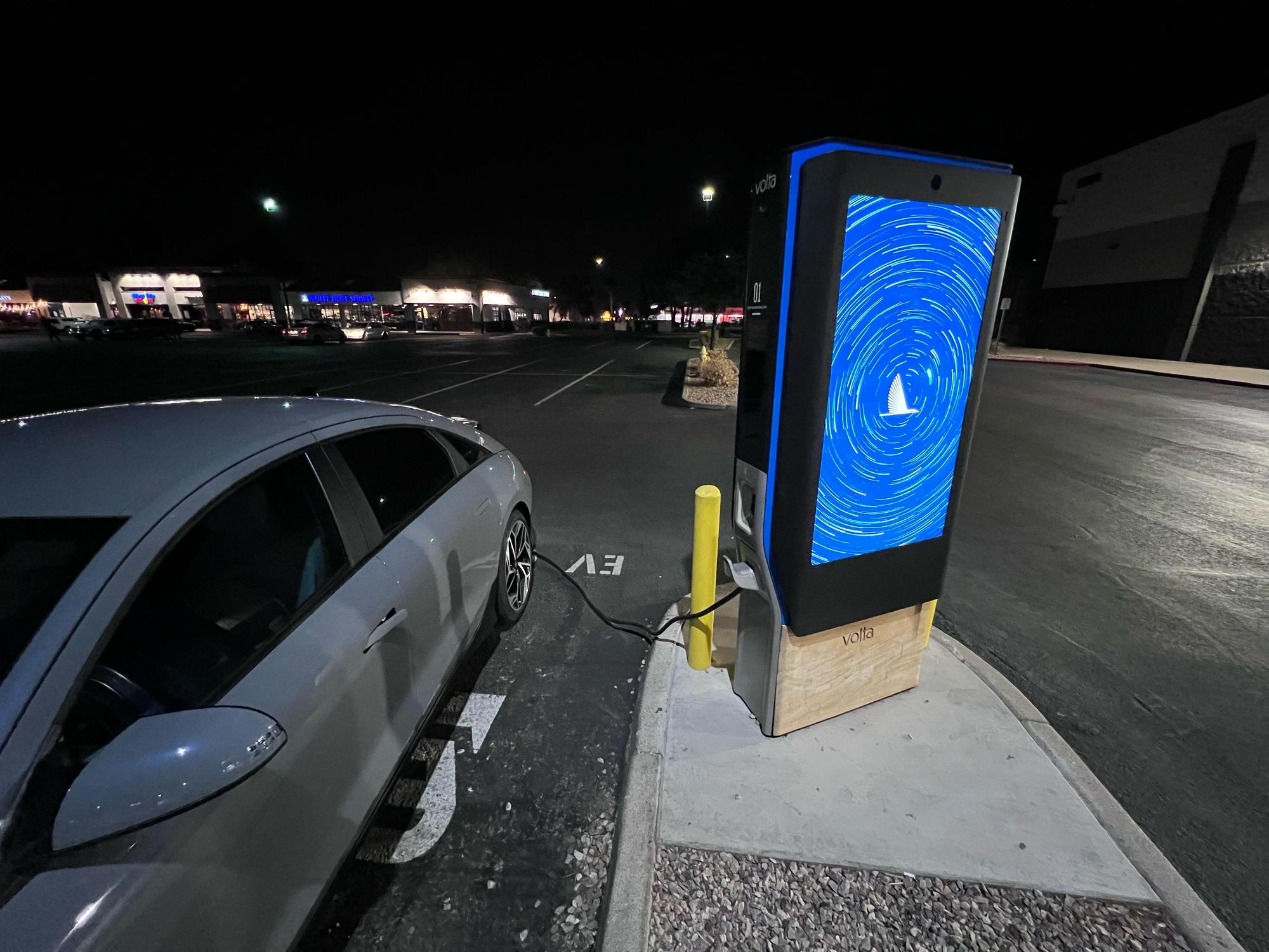 Glendale Market Square Floor & Decor Glendale, AZ EV Station