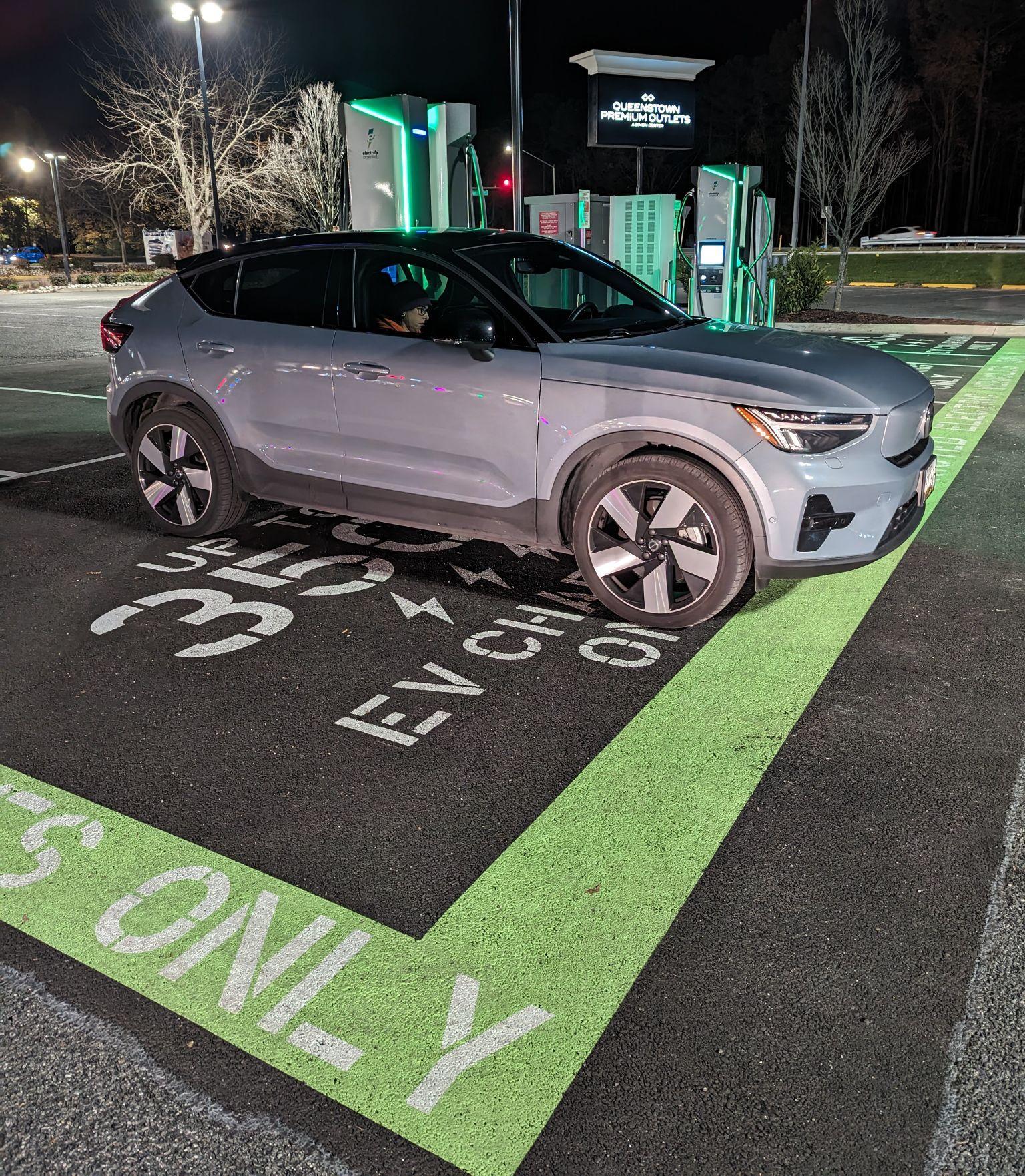 Queenstown Premium Outlets Squisito's Pizza Queenstown, MD EV Station