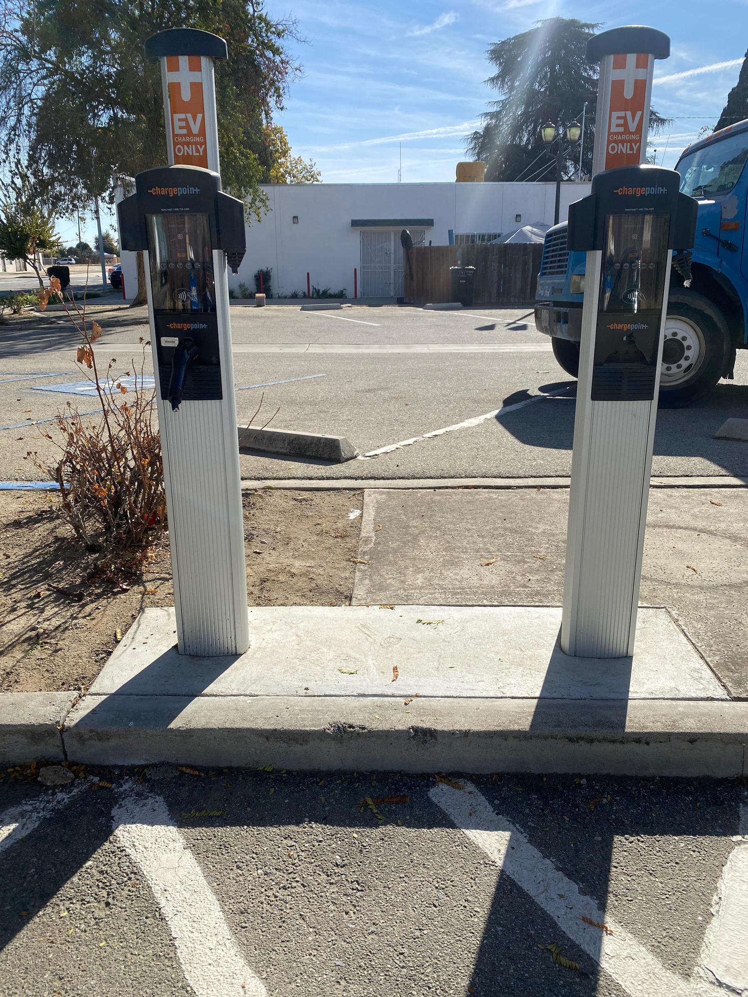 Wasco Farmer's Market Wasco, CA EV Station