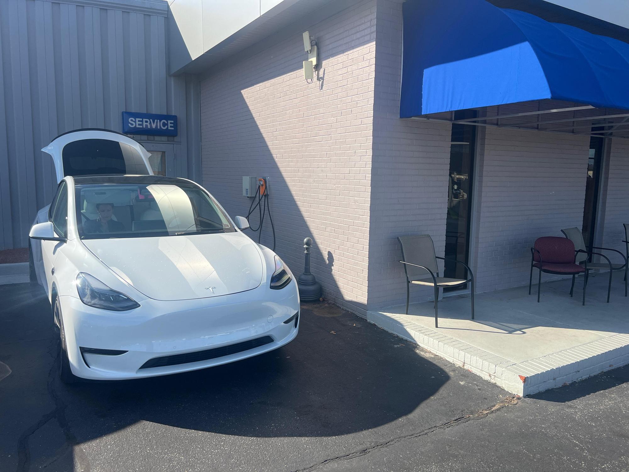 Nelson Ford Service Martinsville, VA EV Station