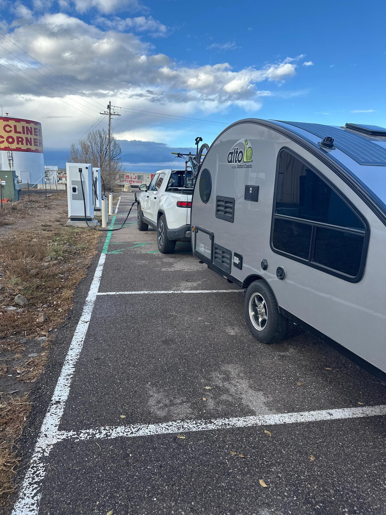 Clines Corners Travel Center (1) Clines Corners, NM EV Station