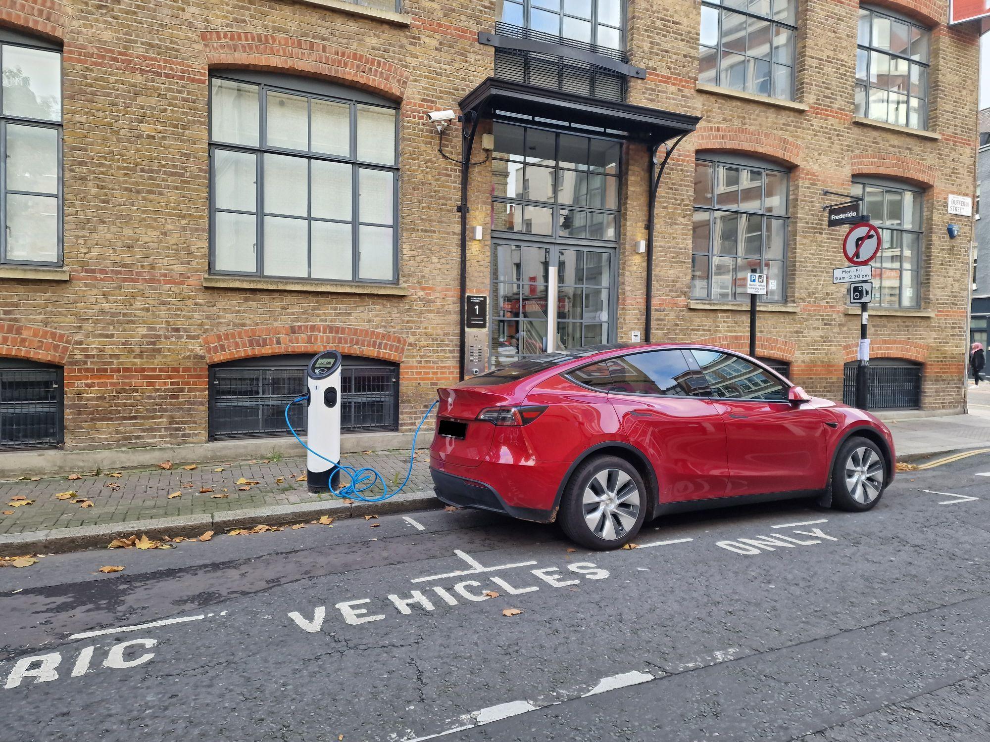 Dufferin Street Parking/Charging 1 Dufferin St, London EC1Y 8NA, UK