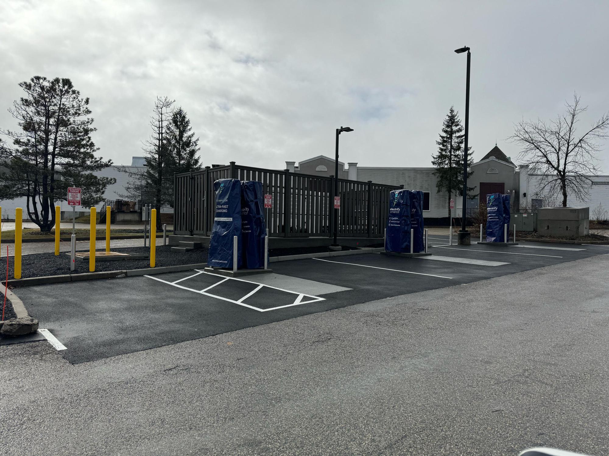 Lee Premium Outlets - North Lot | Lee, MA | EV Station
