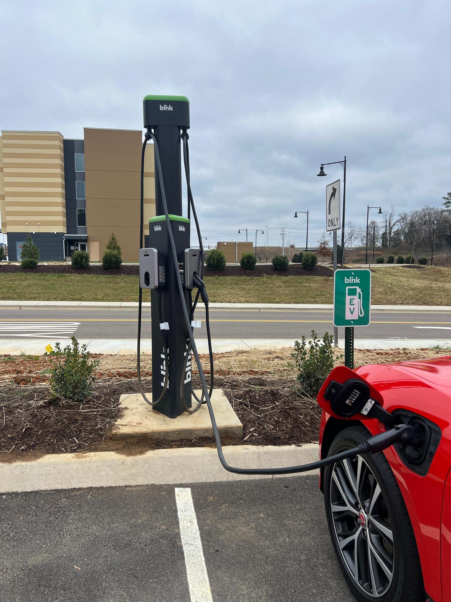 Home2 Suites by Hilton Alcoa Knoxville Airport Alcoa, TN EV Station