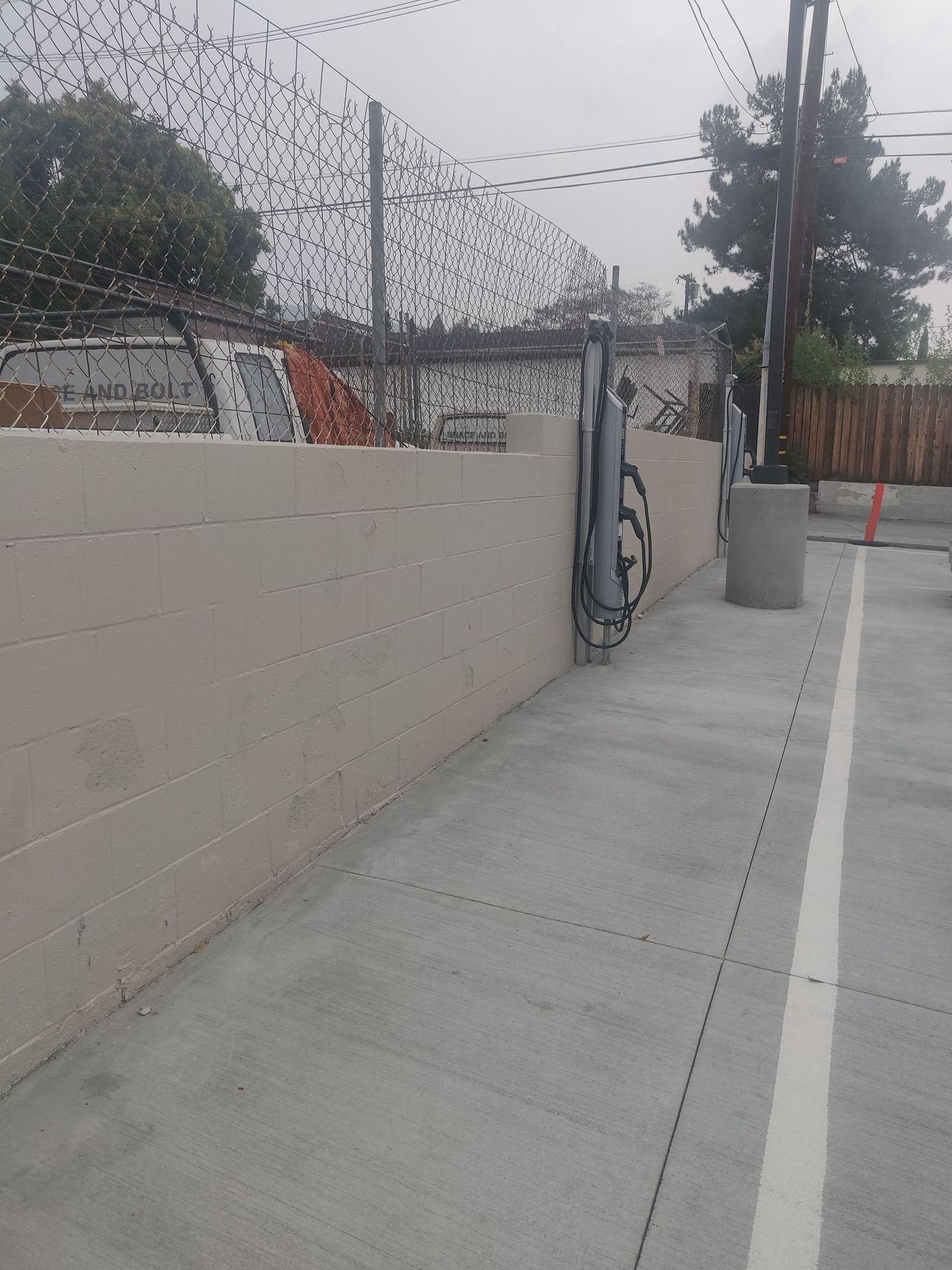 Showcase Liquor Pasadena Pasadena, CA EV Station