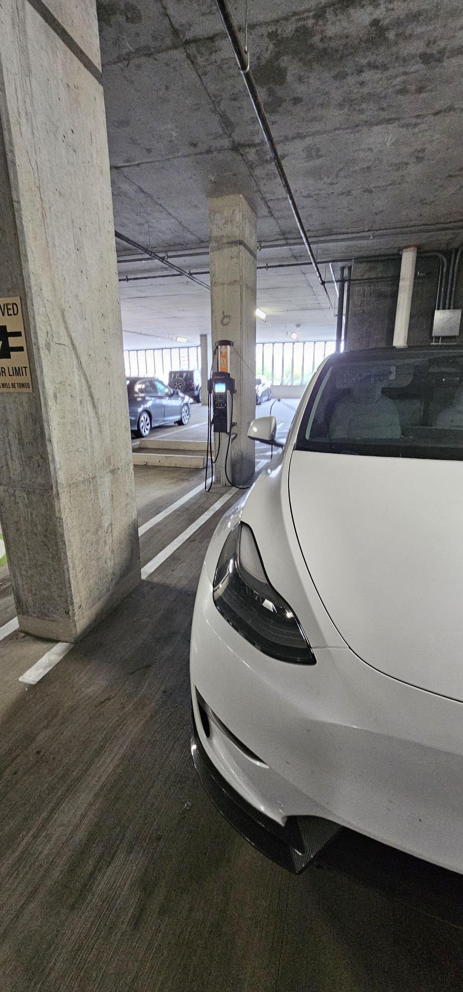Bowen River Oaks Apartments Houston, TX EV Station