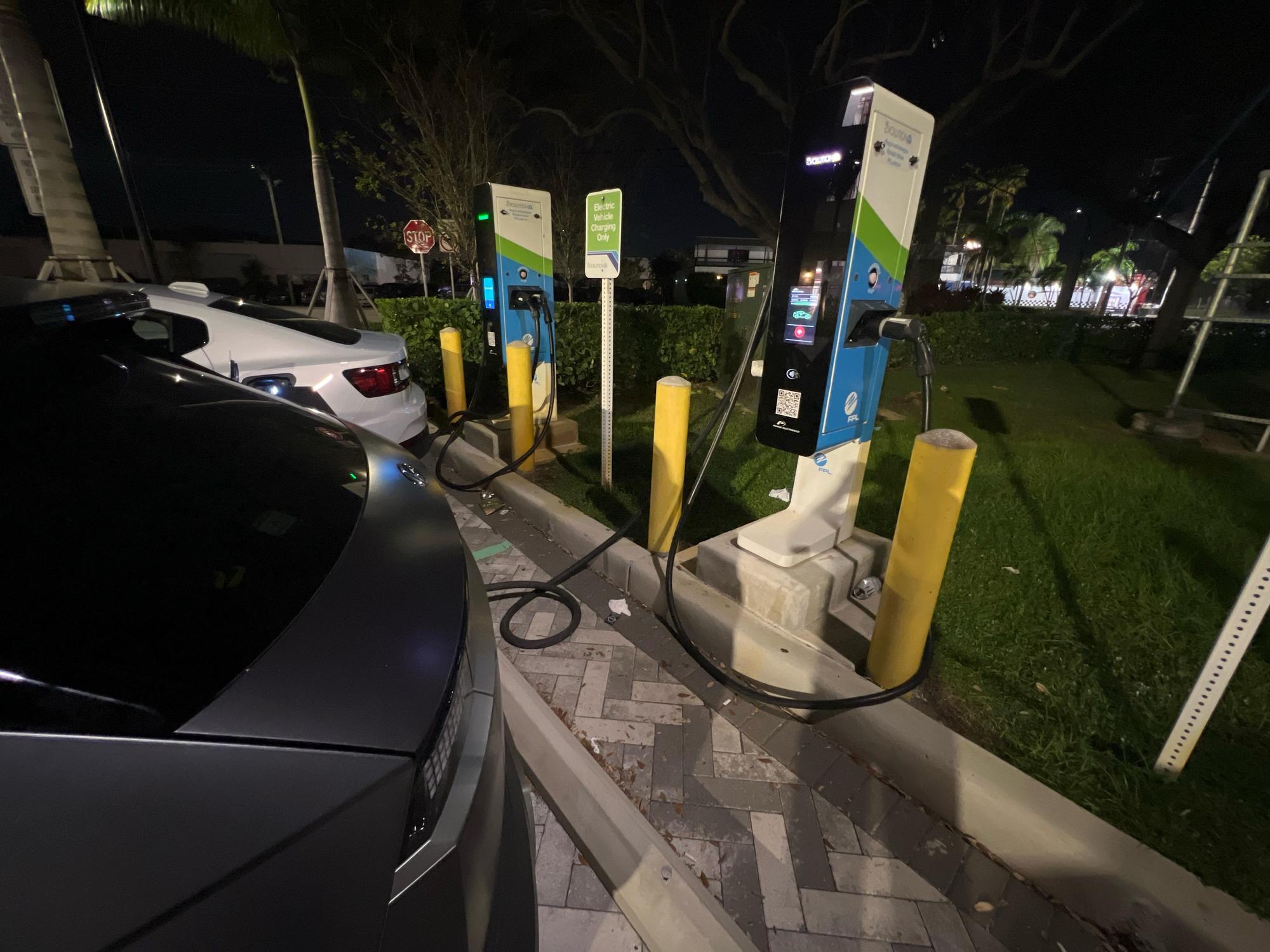 Sprouts Farmers Market Oakland Park, FL EV Station