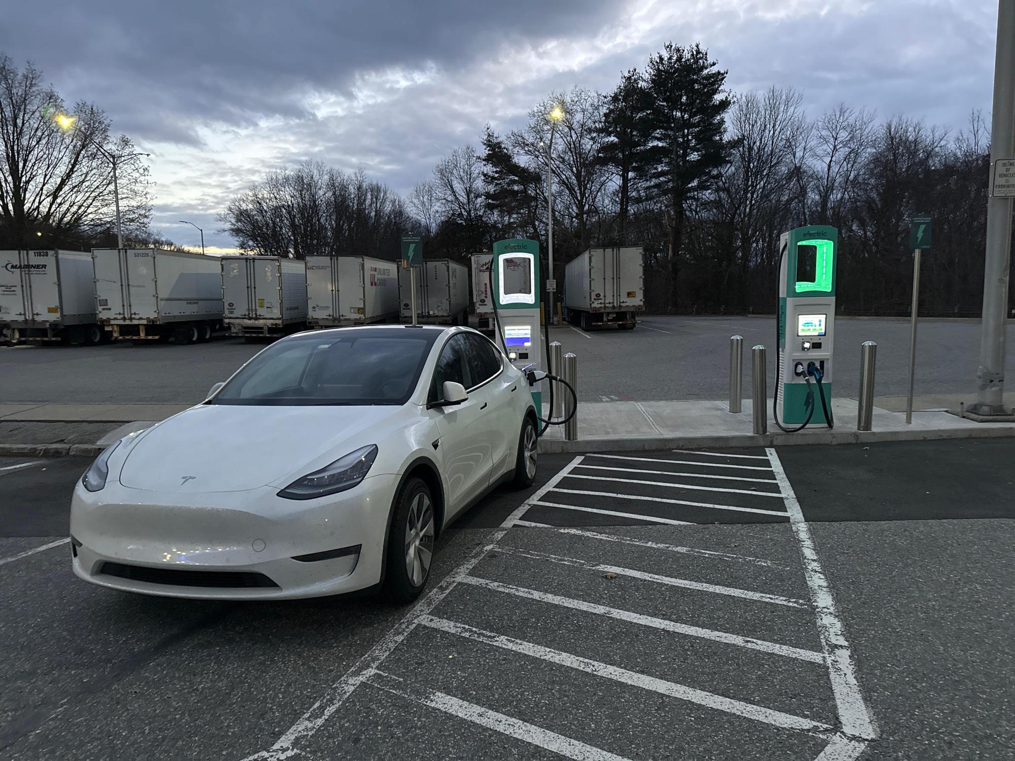 Applegreen Electric Plainfield Travel Plaza SB I395 Plainfield, CT