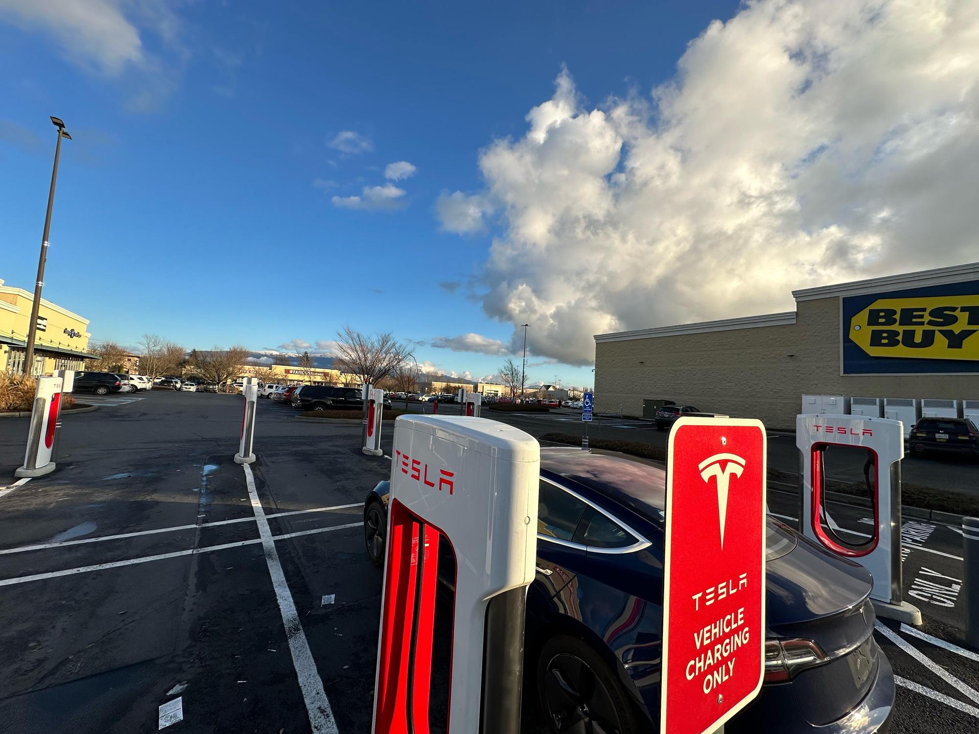 Burlington Crossings Best Buy Burlington, WA EV Station