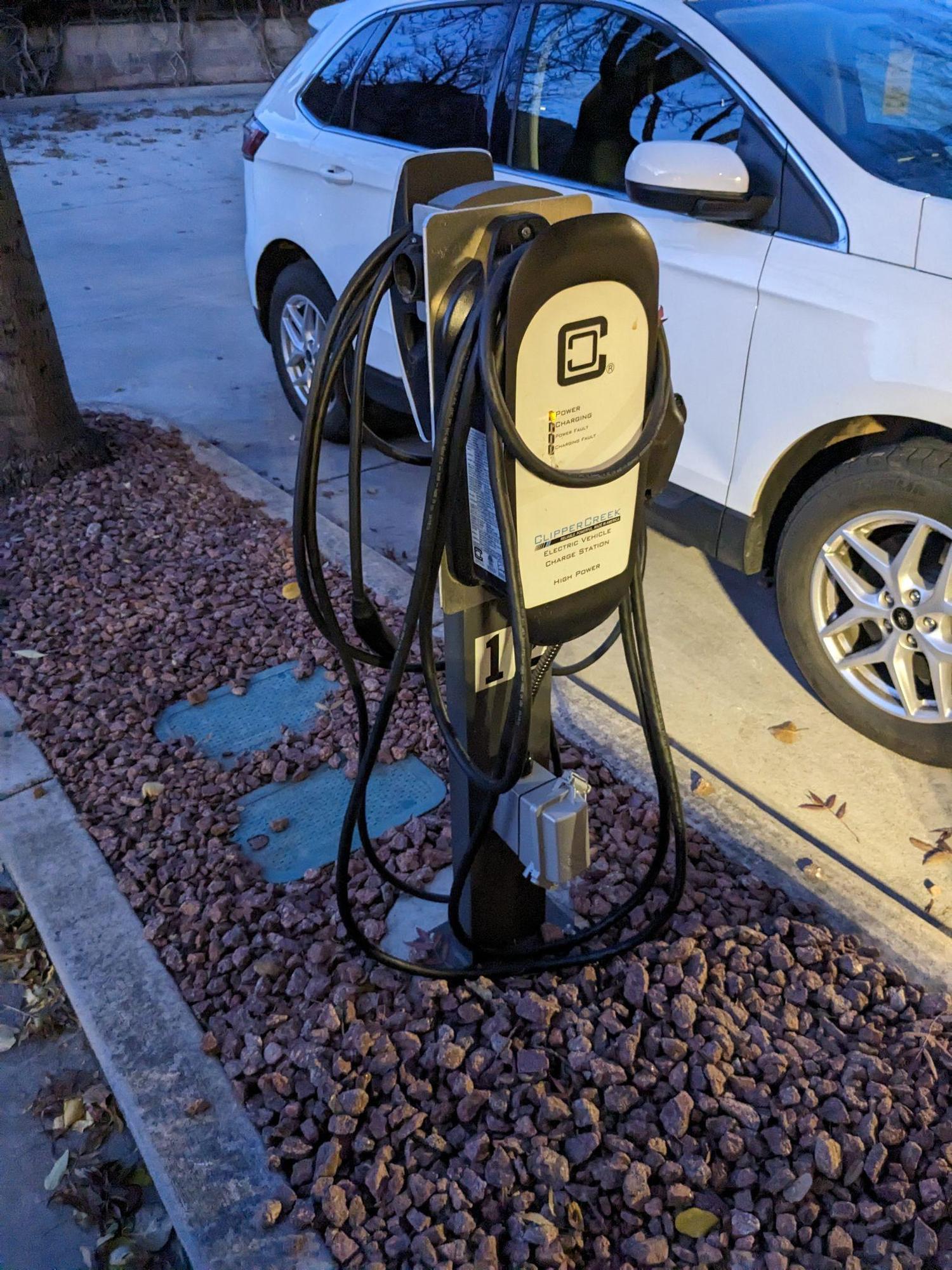 Desert Pearl Inn Springdale, UT EV Station