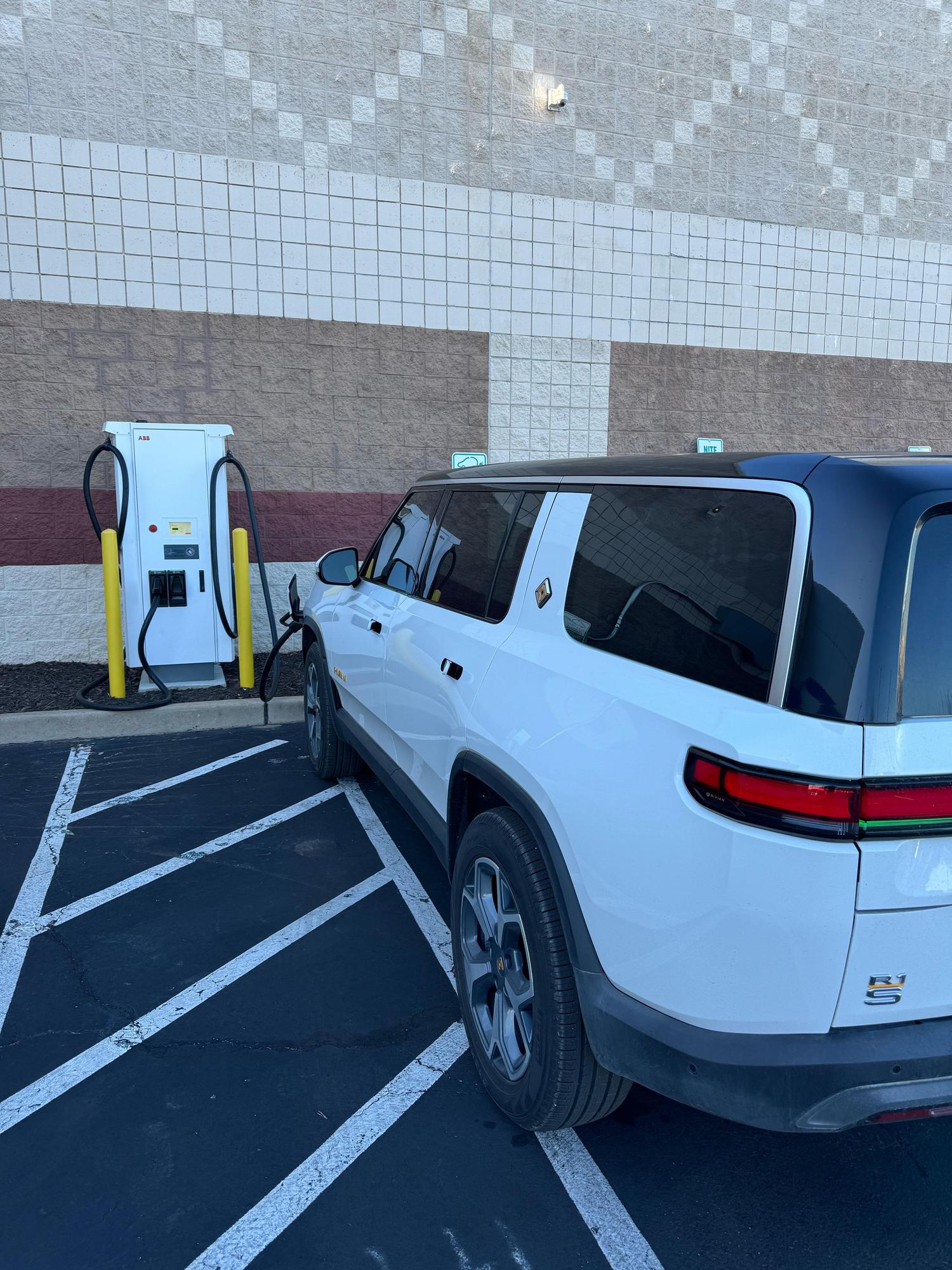 Jim Butler Chevrolet (2) Fenton, MO EV Station