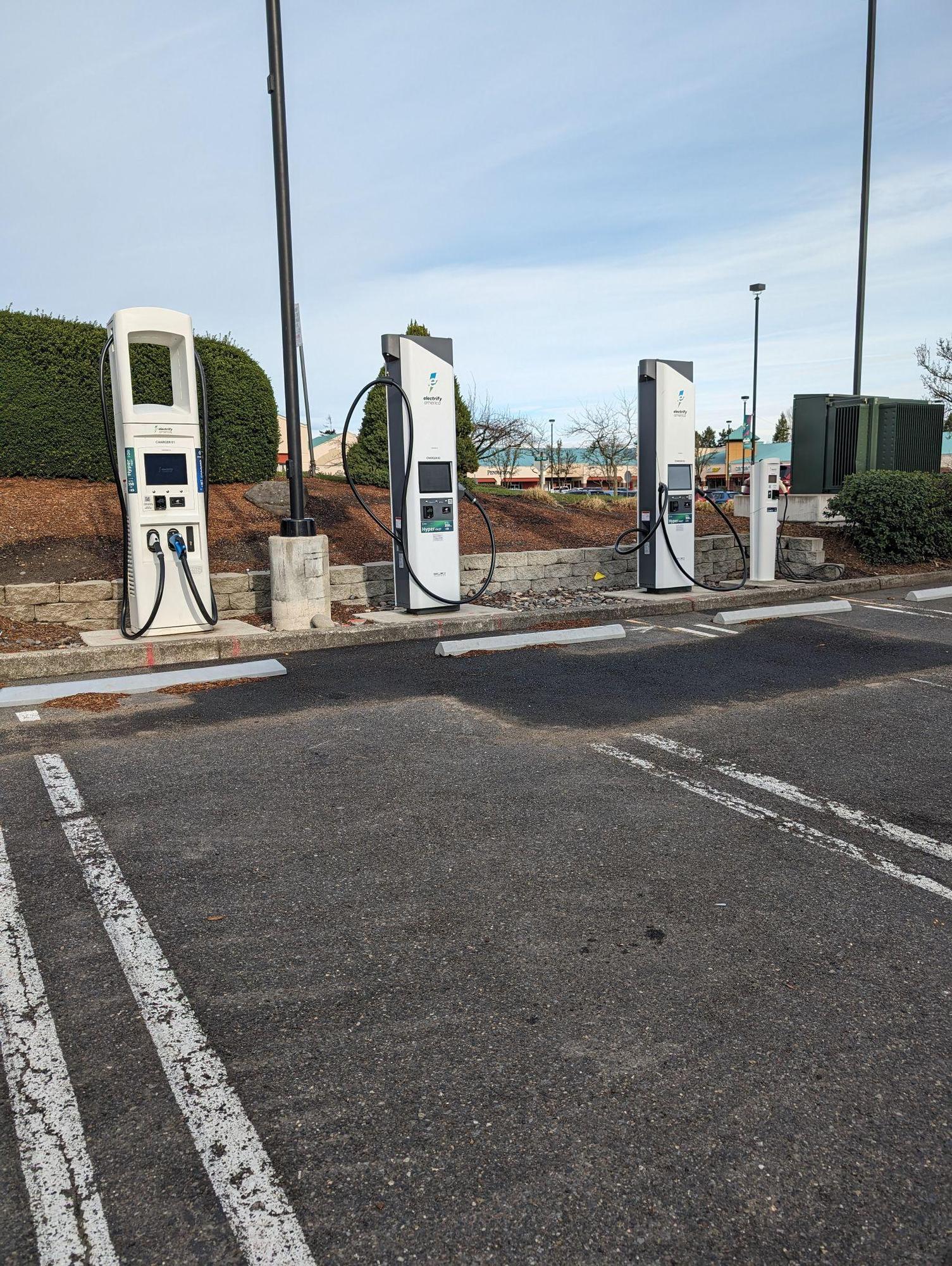 Columbia Outlets Troutdale, OR EV Station