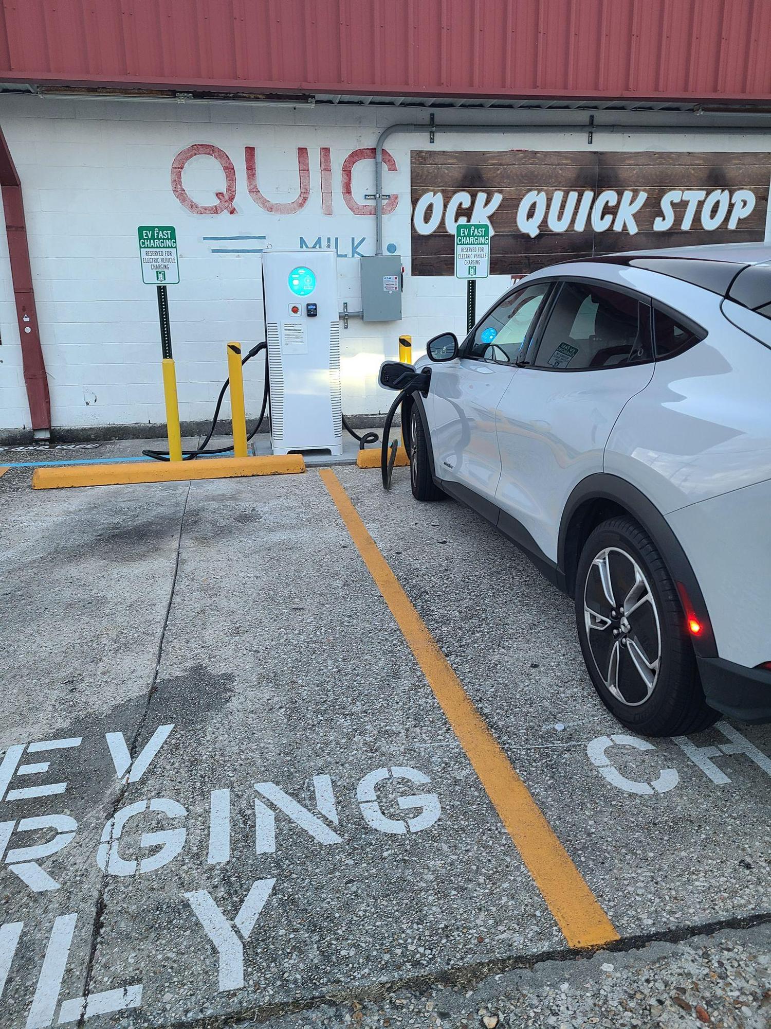 Dock Quick Stop Harahan, LA EV Station