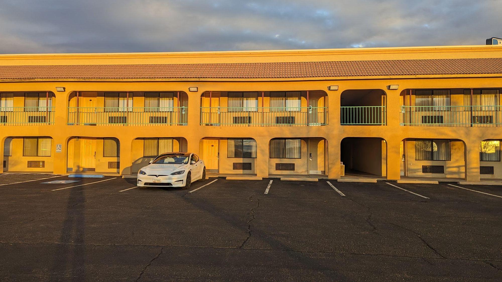 Roadway Inn Tucumcari Tucumcari, NM EV Station