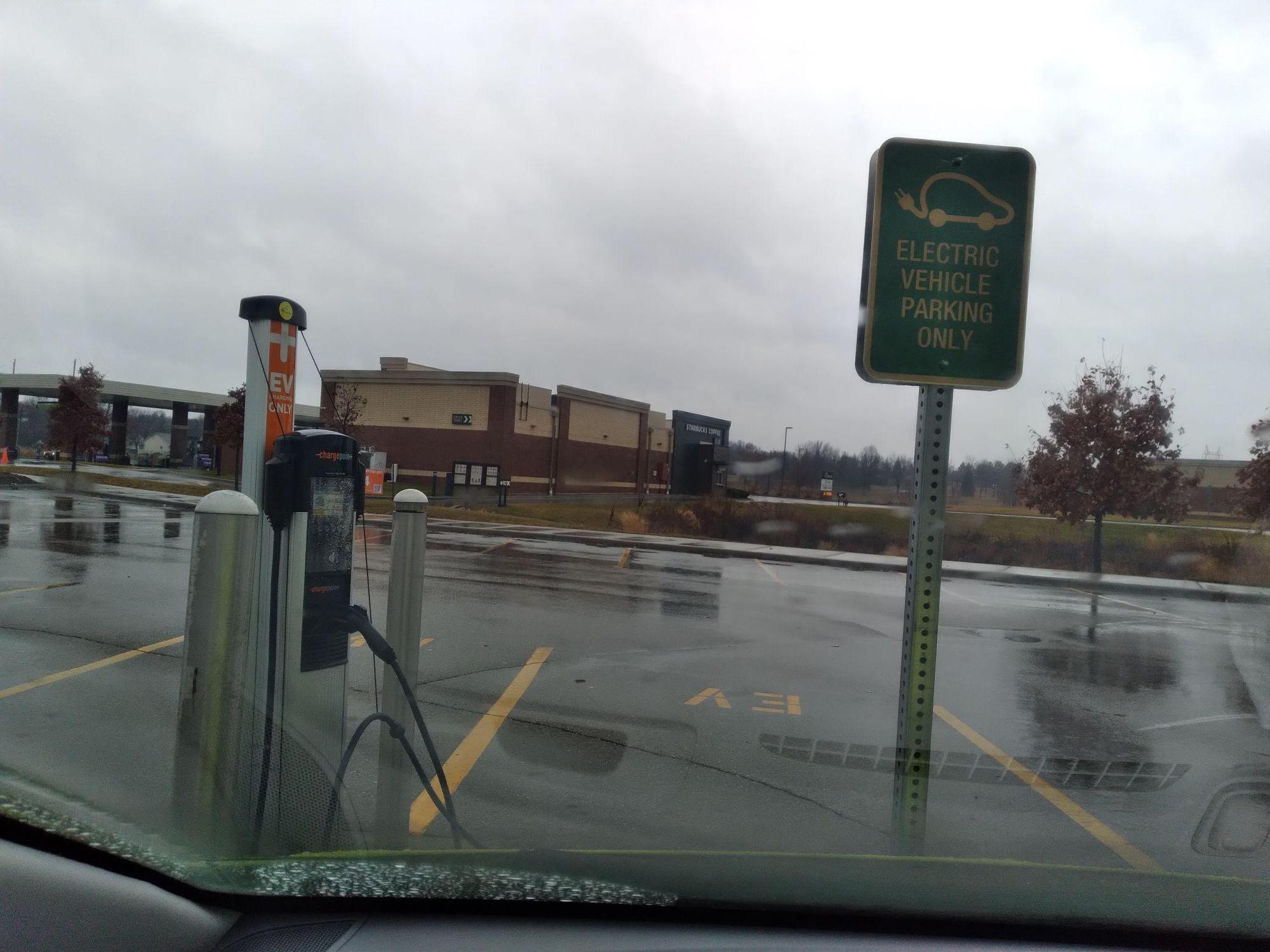 HyVee Shakopee, MN EV Station