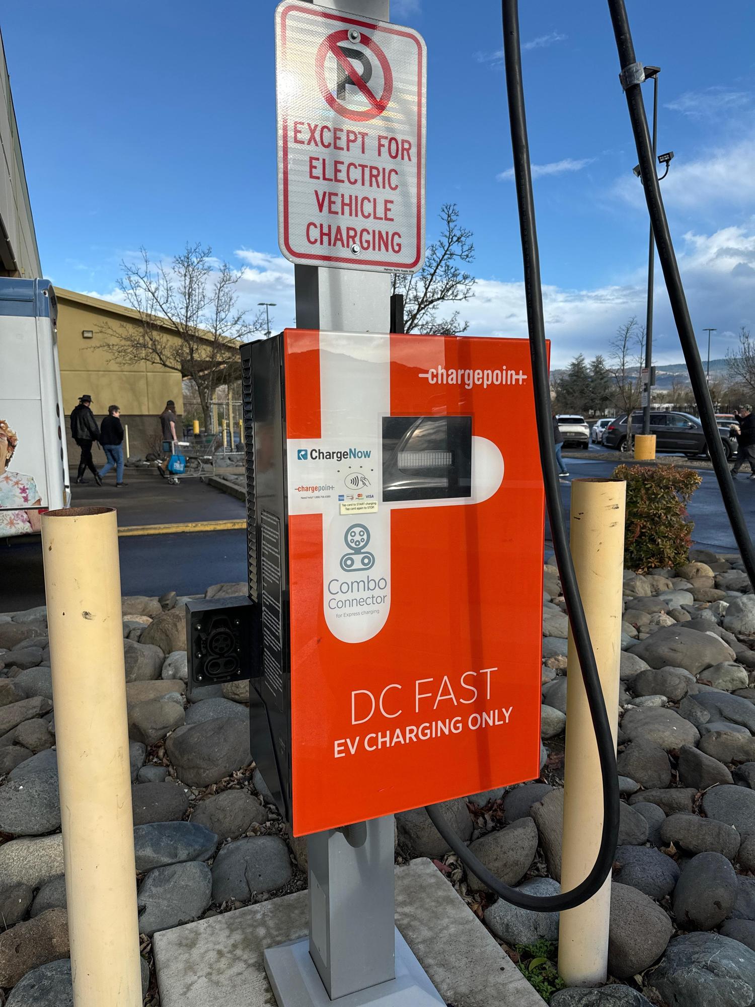 Fred Meyer Medford, OR EV Station