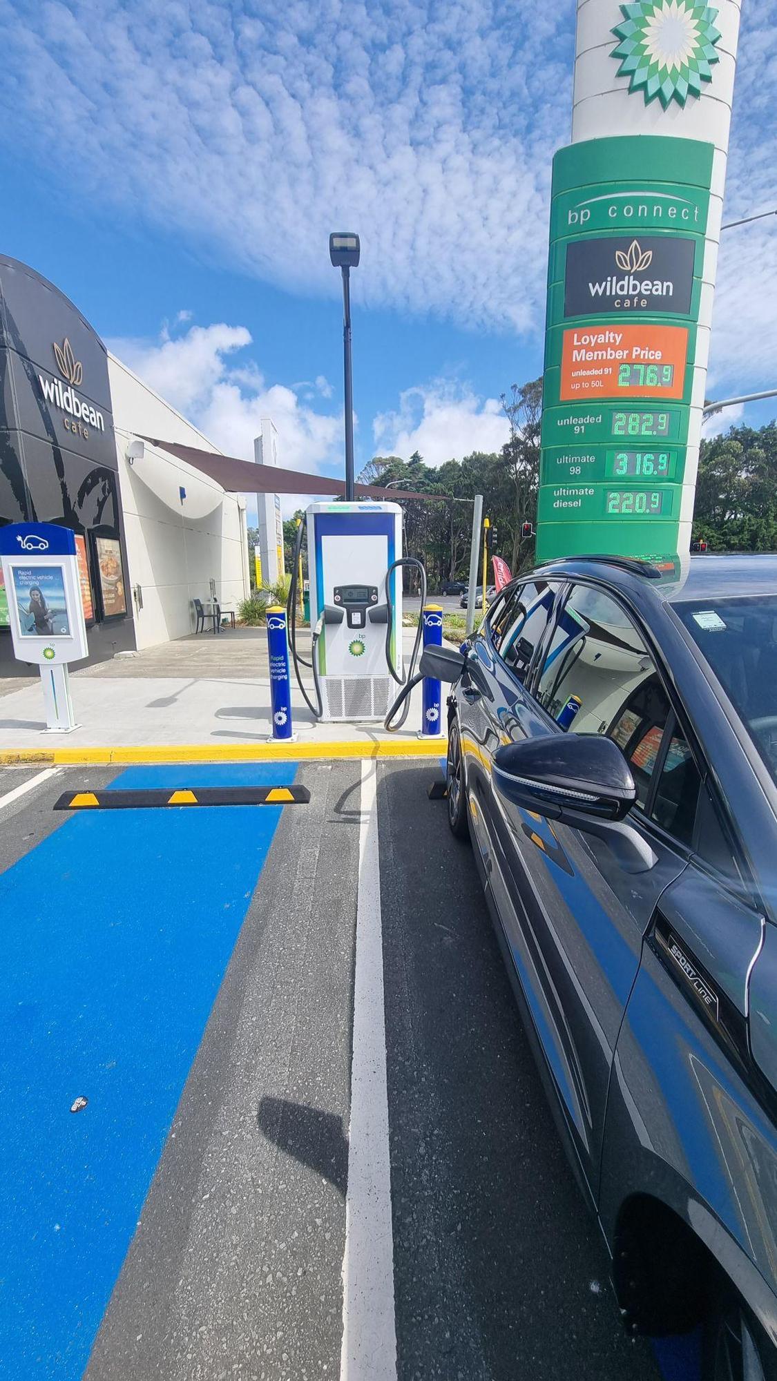 bp Lunn Ave Auckland, Auckland EV Station