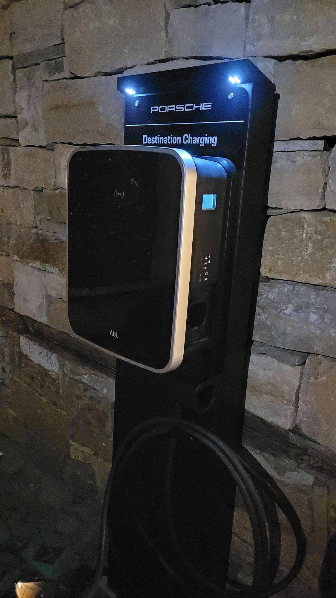 Комплекс АРБАНАШКИ ХАН | Arbanasi, Veliko Tarnovo | EV Station