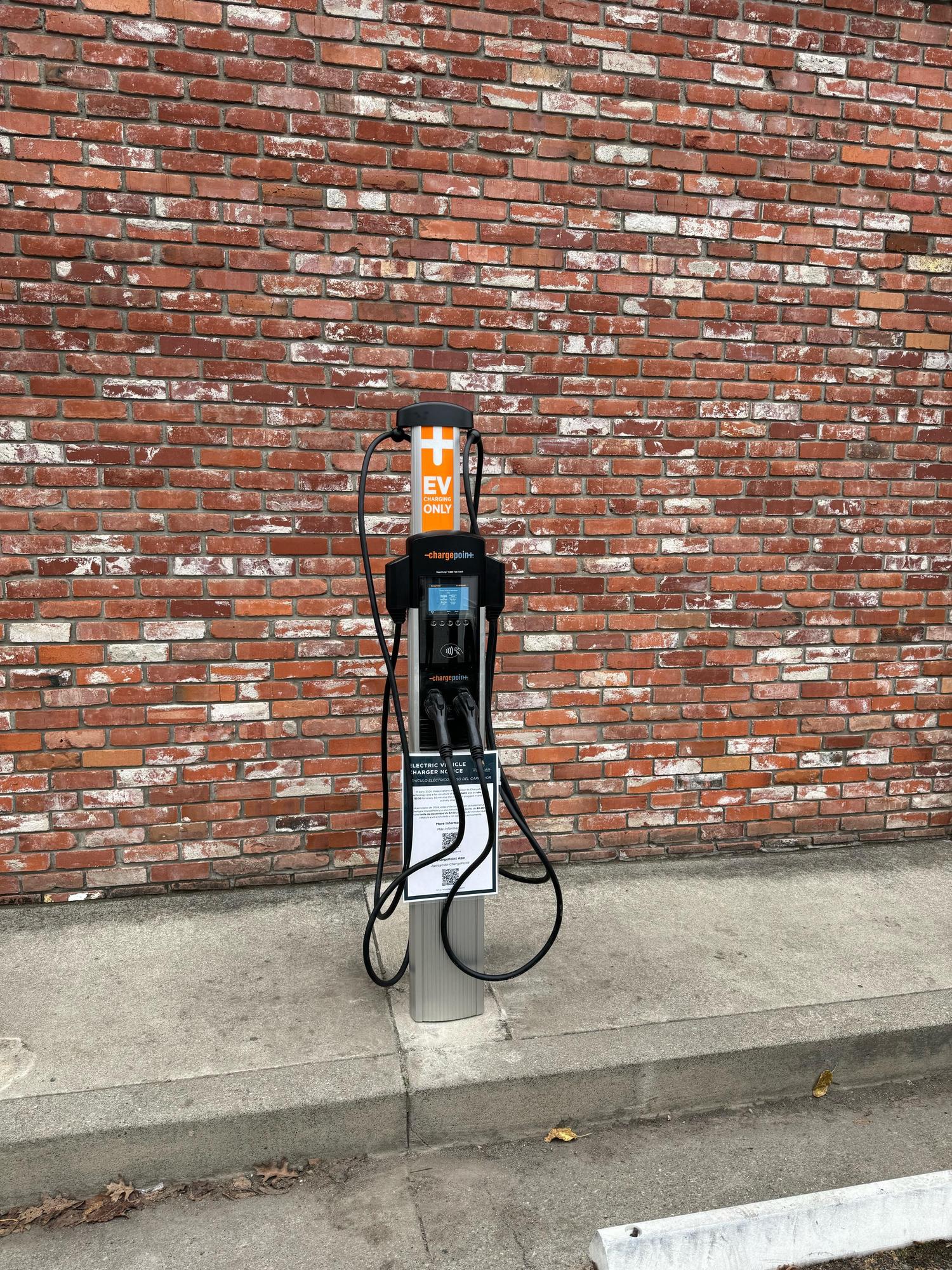 Woodland City Hall Woodland, CA EV Station