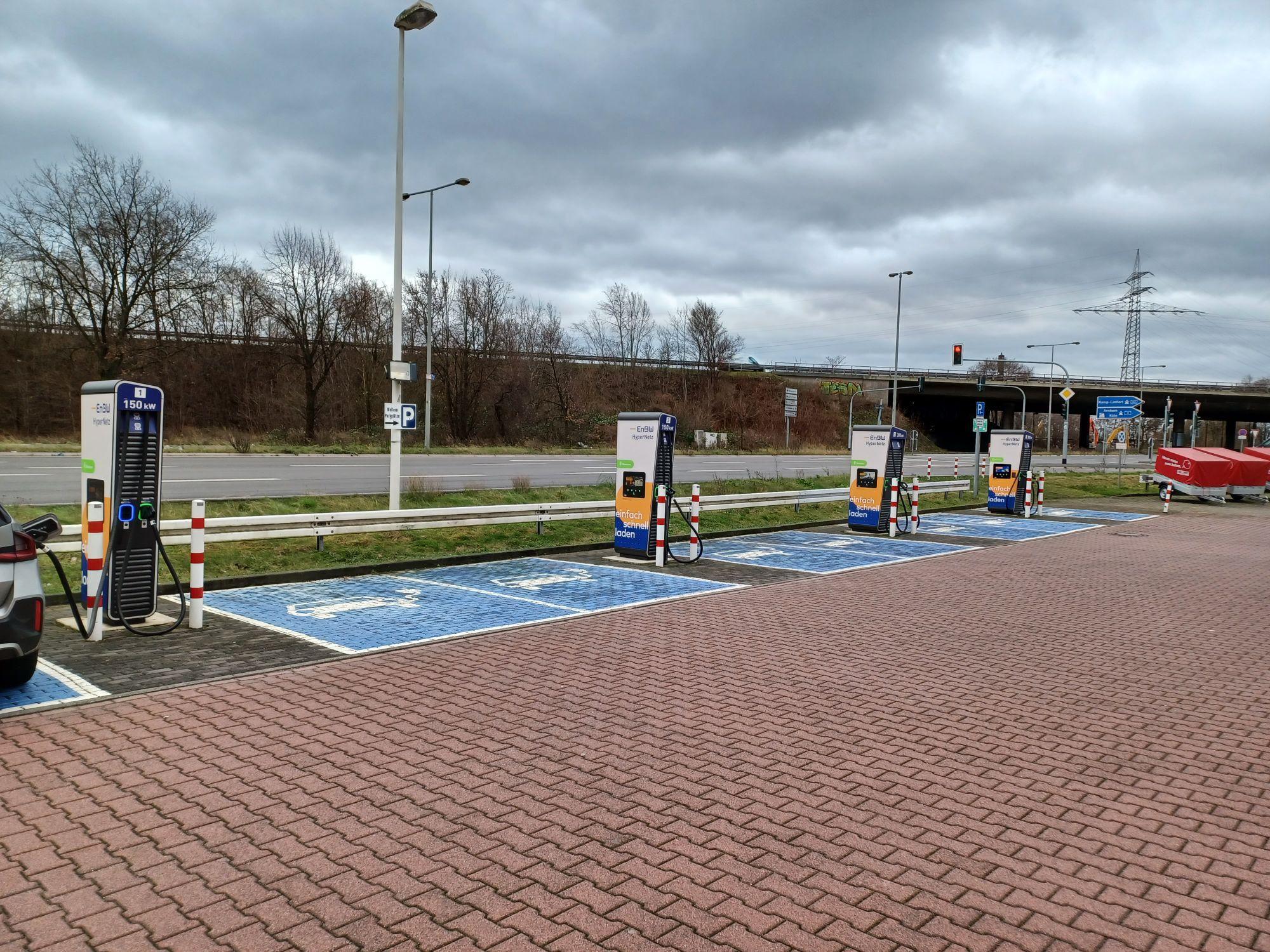 HELLWEG Die Profi Baumärkte Oberhausen Oberhausen, NRW EV Station
