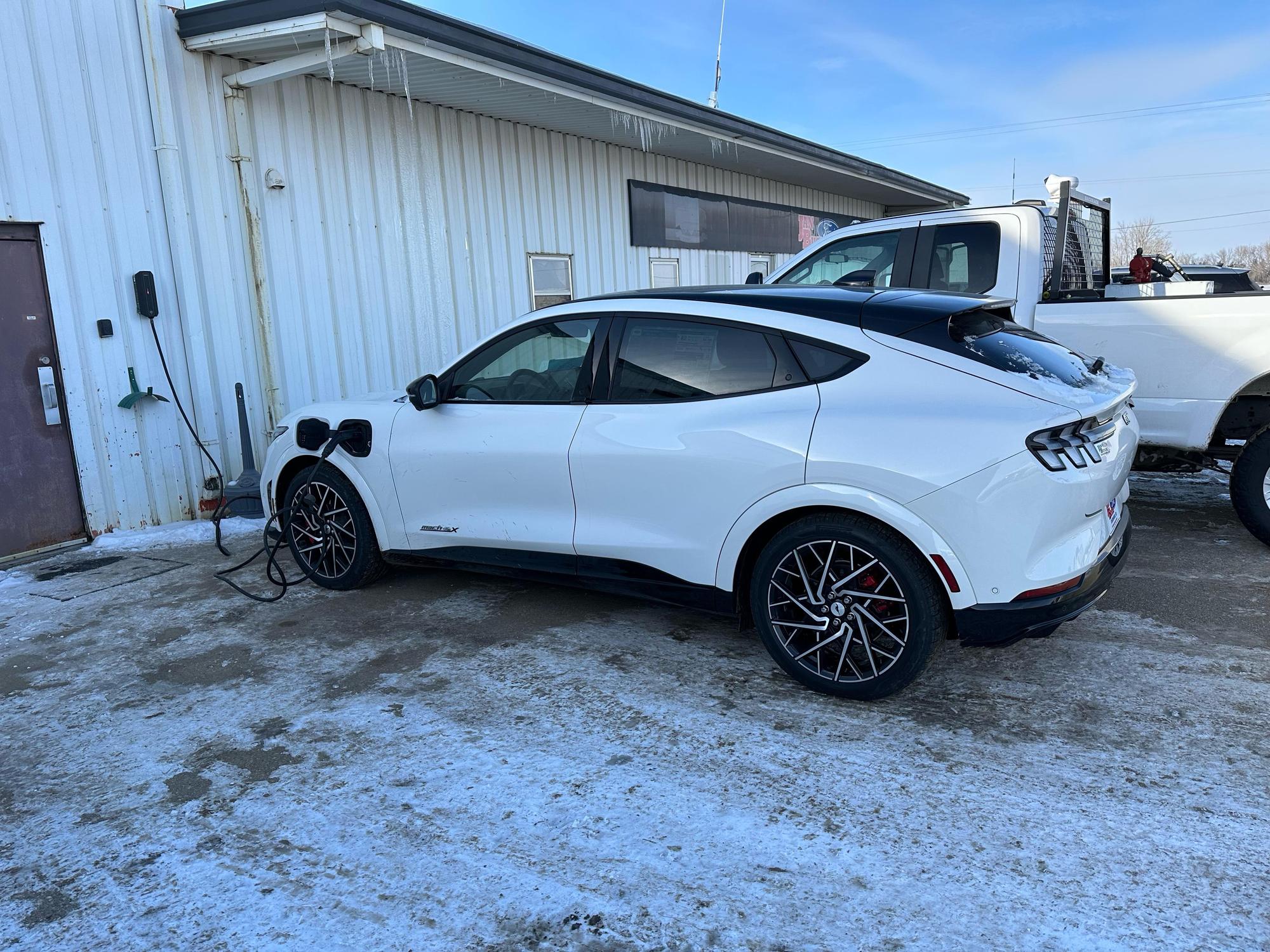Jan Busse Ford Highmore, SD EV Station