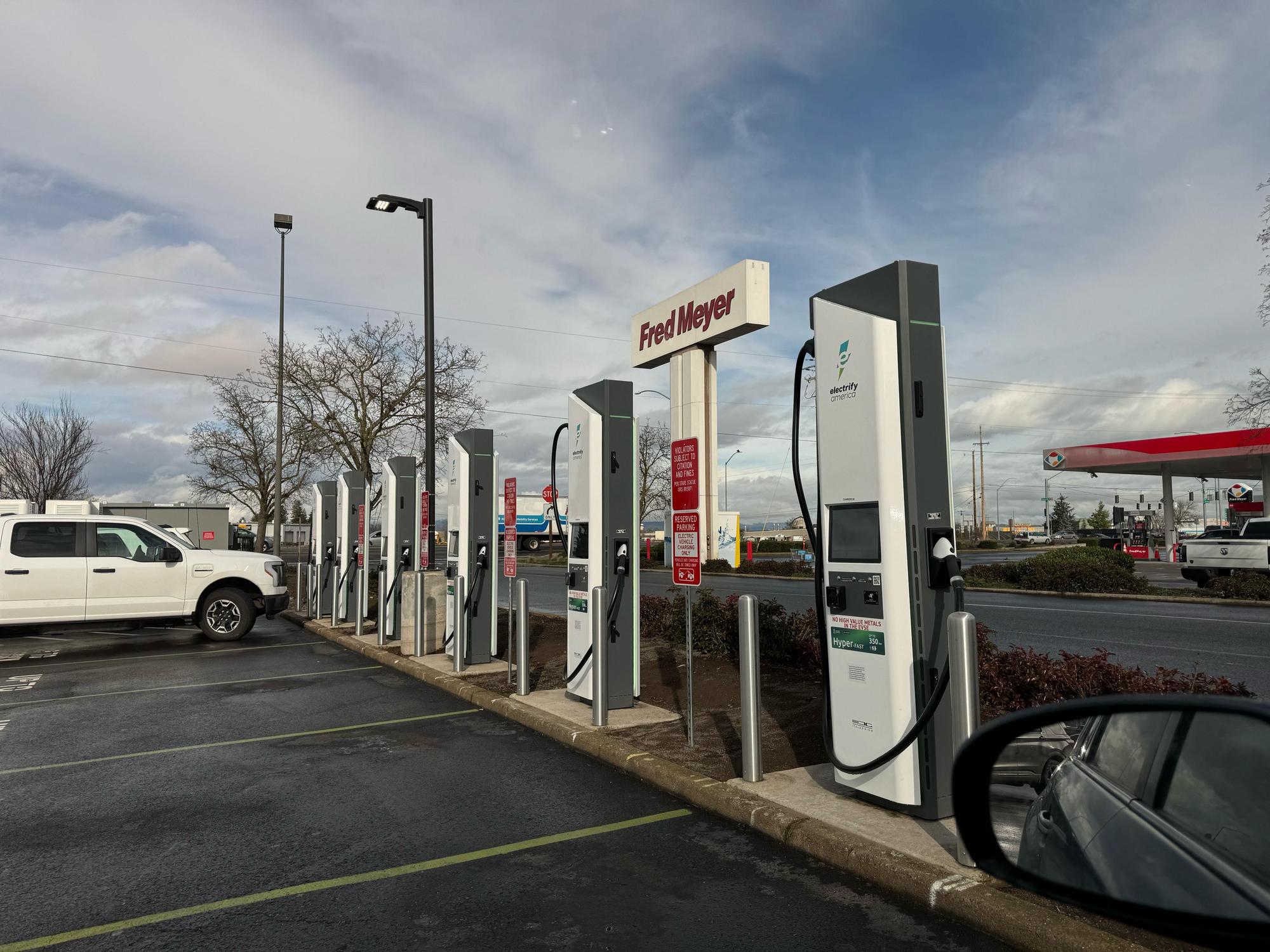 Fred Meyer Medford, OR EV Station