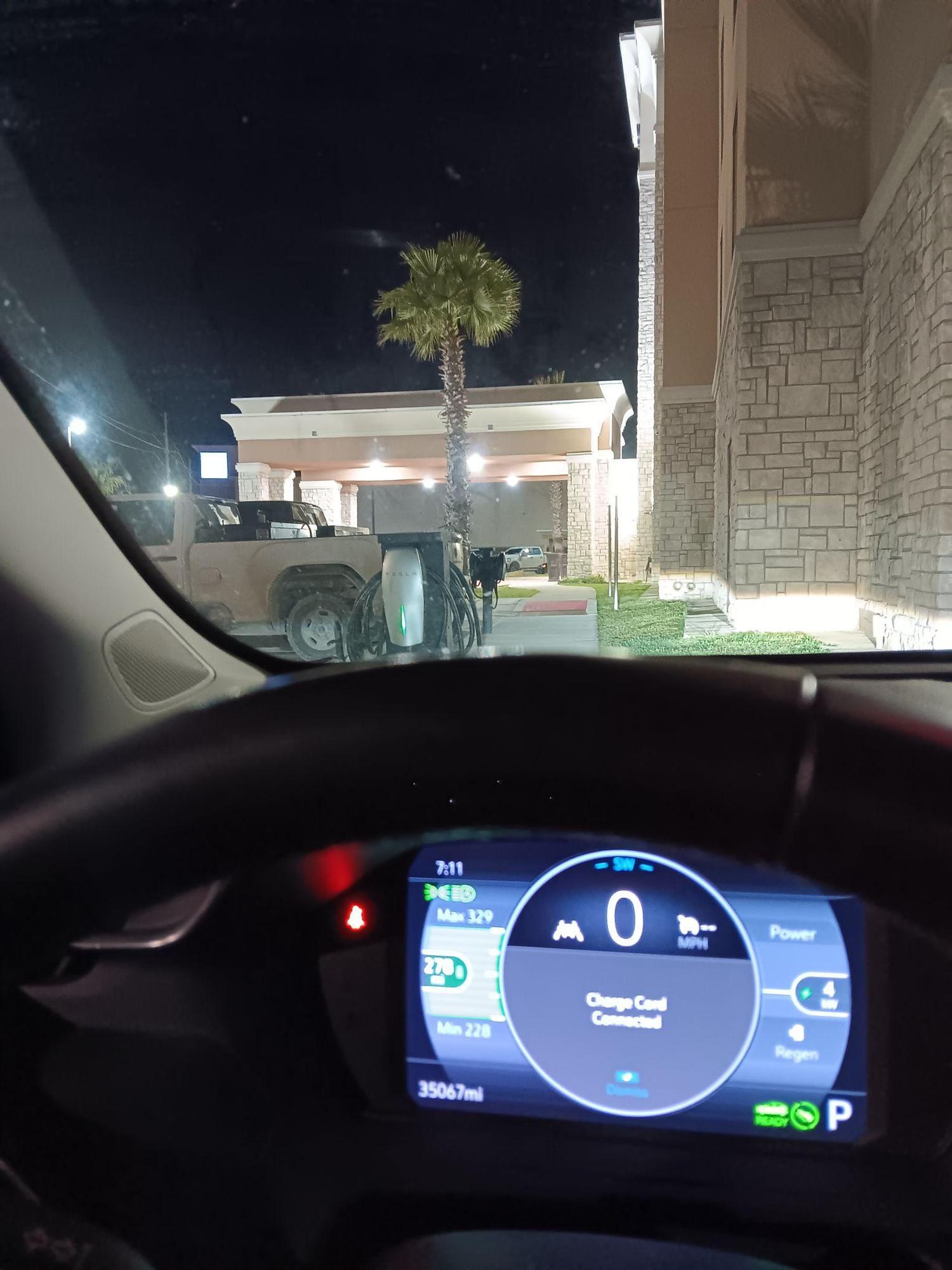 Hampton Inn Carrizo Spring Carrizo Springs, TX EV Station