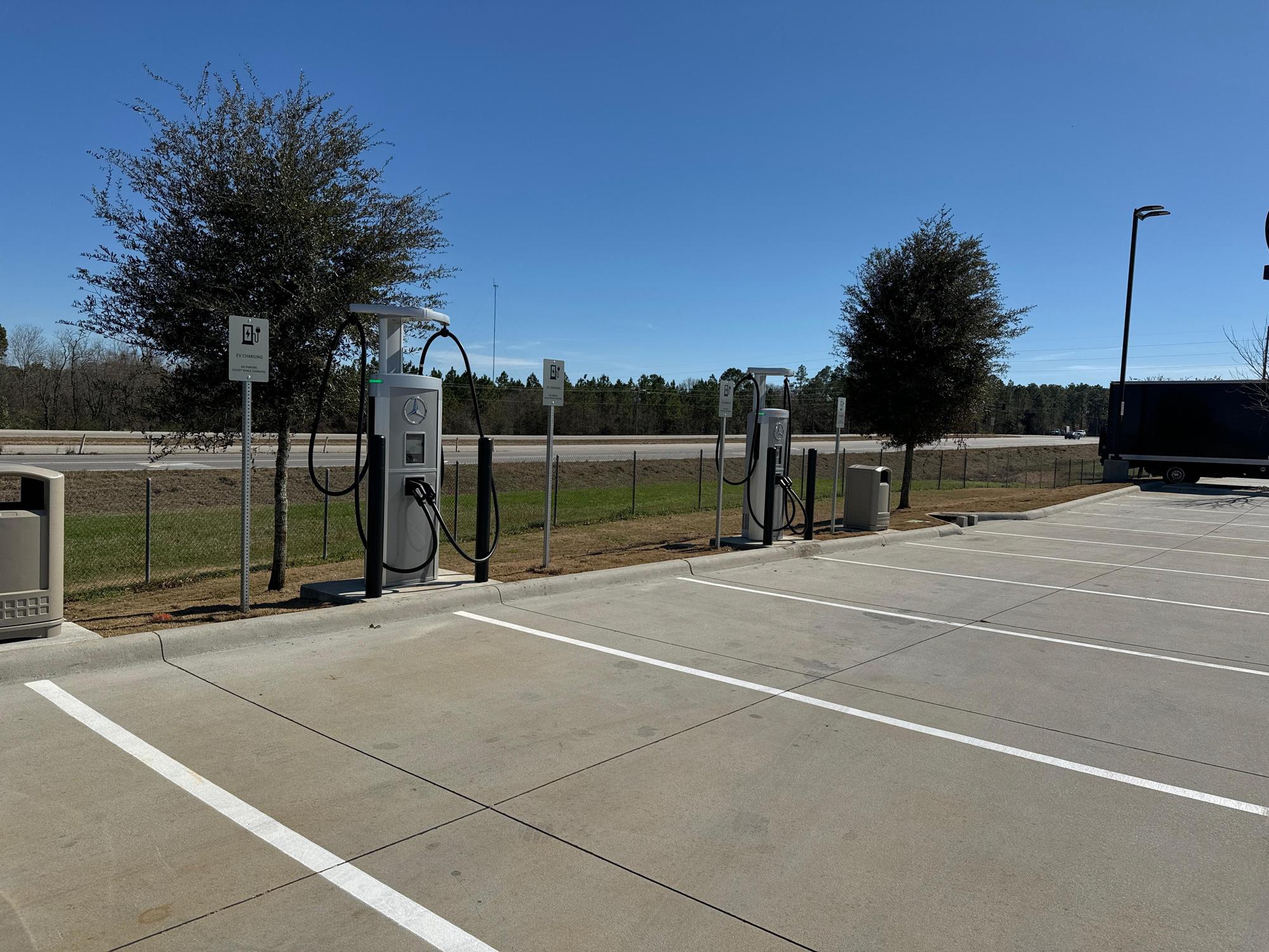 buc-ee-s-robertsdale-mb-high-power-charging-robertsdale-al-ev