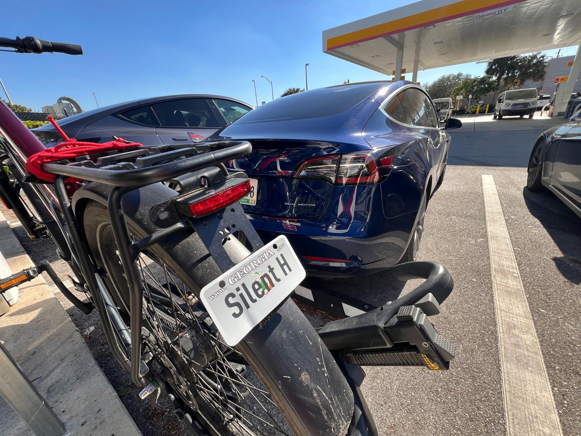 Florida Turnpike Service Plaza Supercharger Pompano Beach, FL EV