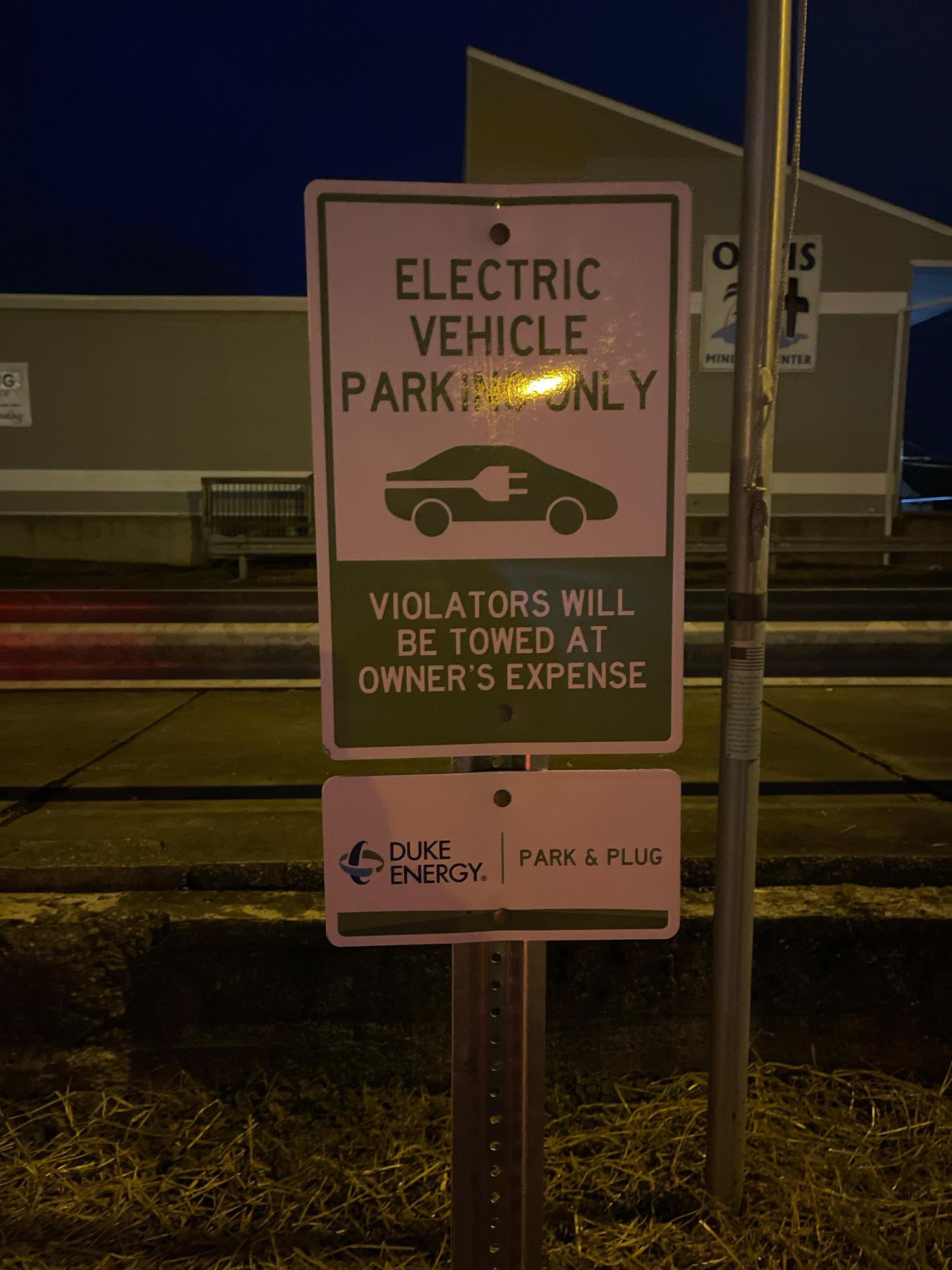 Corydon Flag Public Lot Corydon, IN EV Station