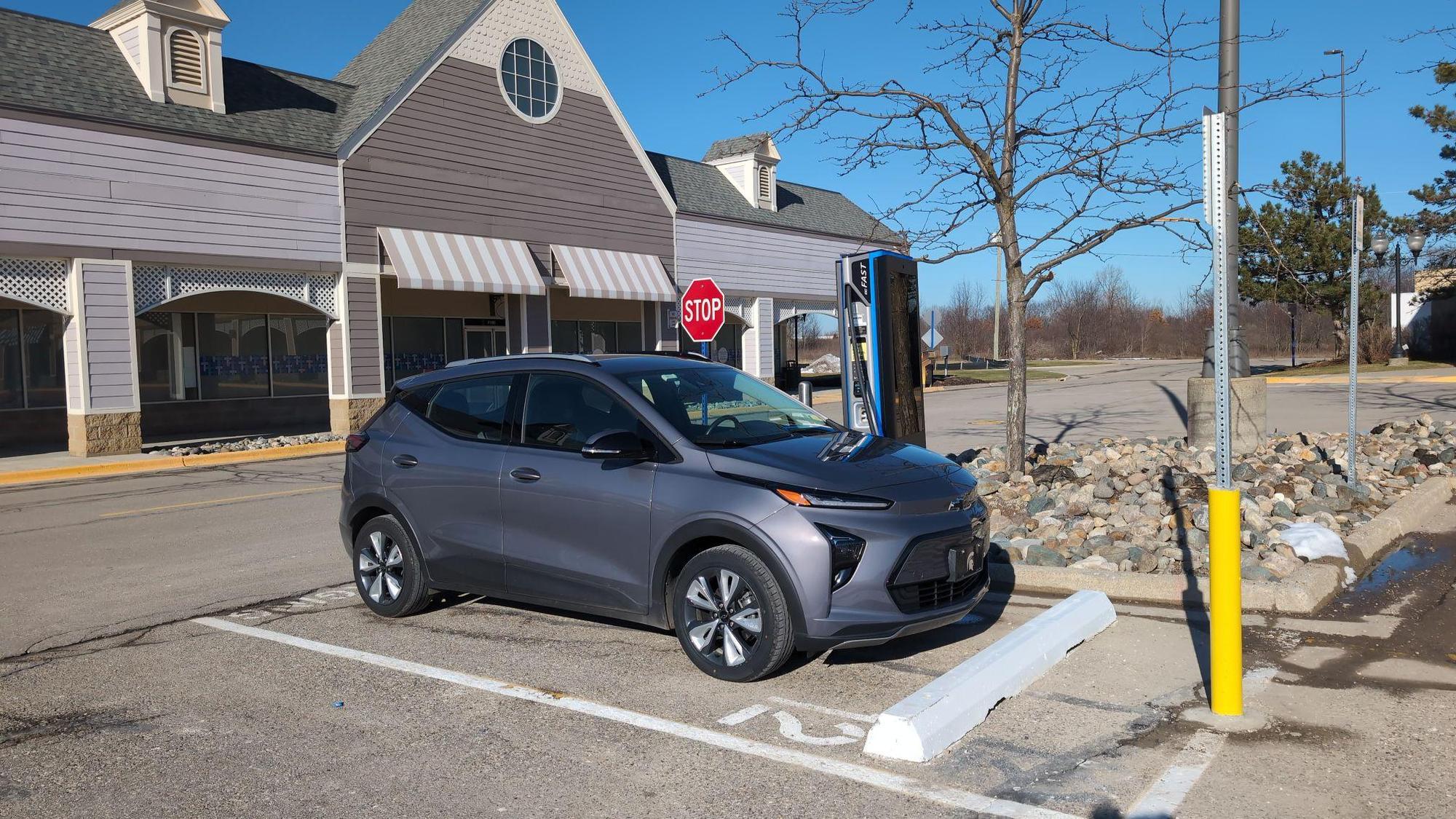 Tanger Outlets Howell Under Armour Howell, MI EV Station
