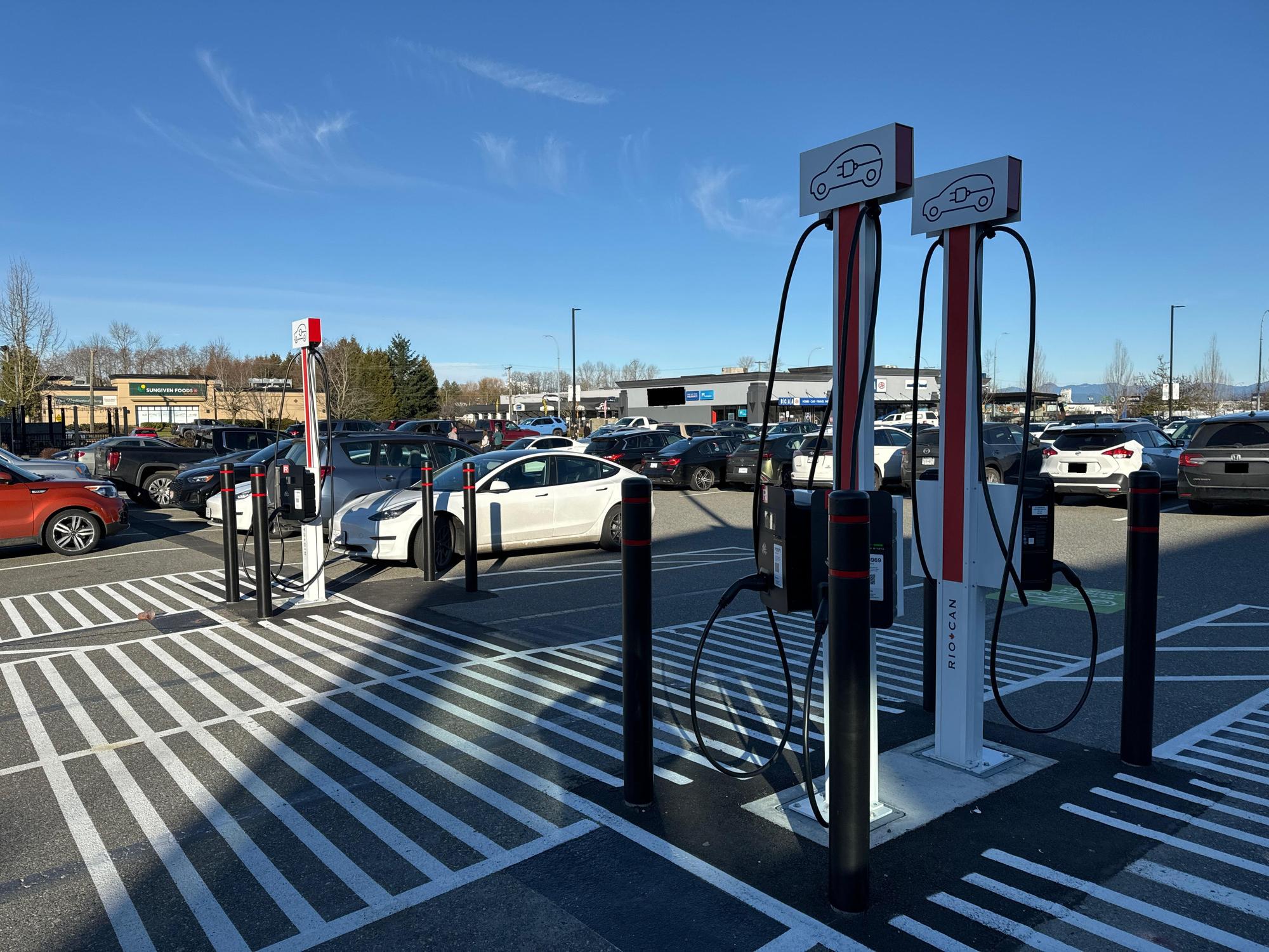 20070 20190 Langley Bypass Parking Lot Langley, BC EV Station