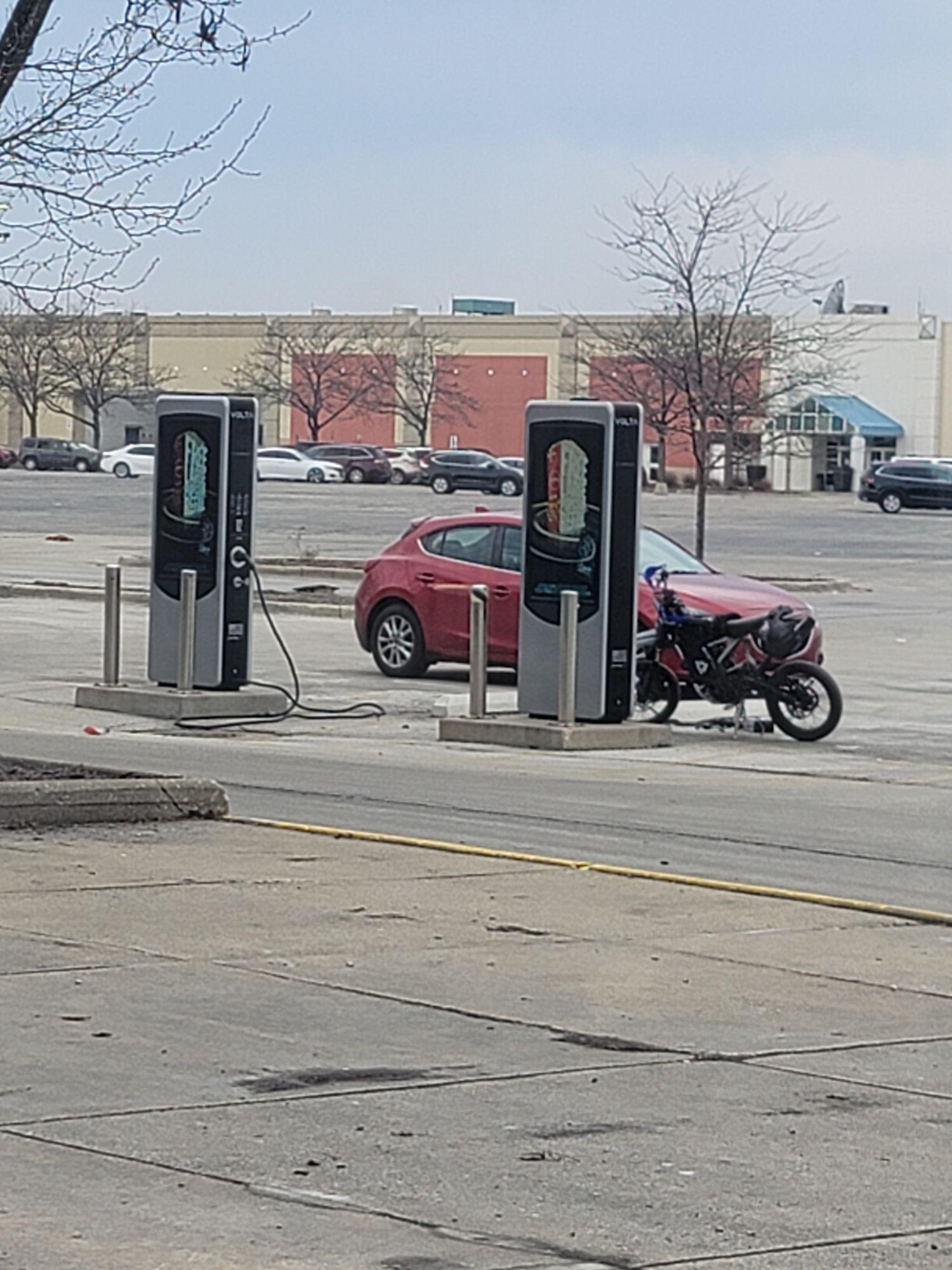 AMC Ford City 14 Chicago, IL EV Station