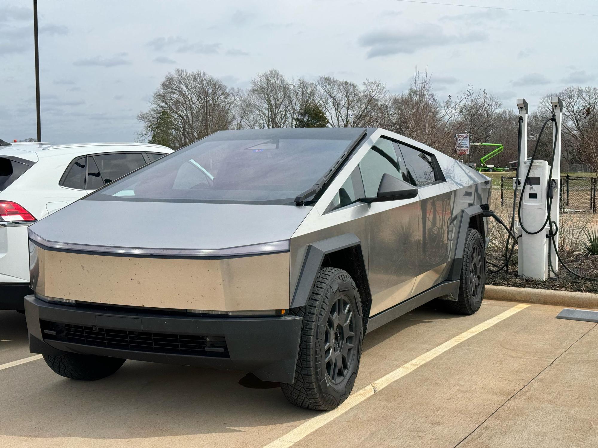 Overlook Apartments Palestine, TX EV Station
