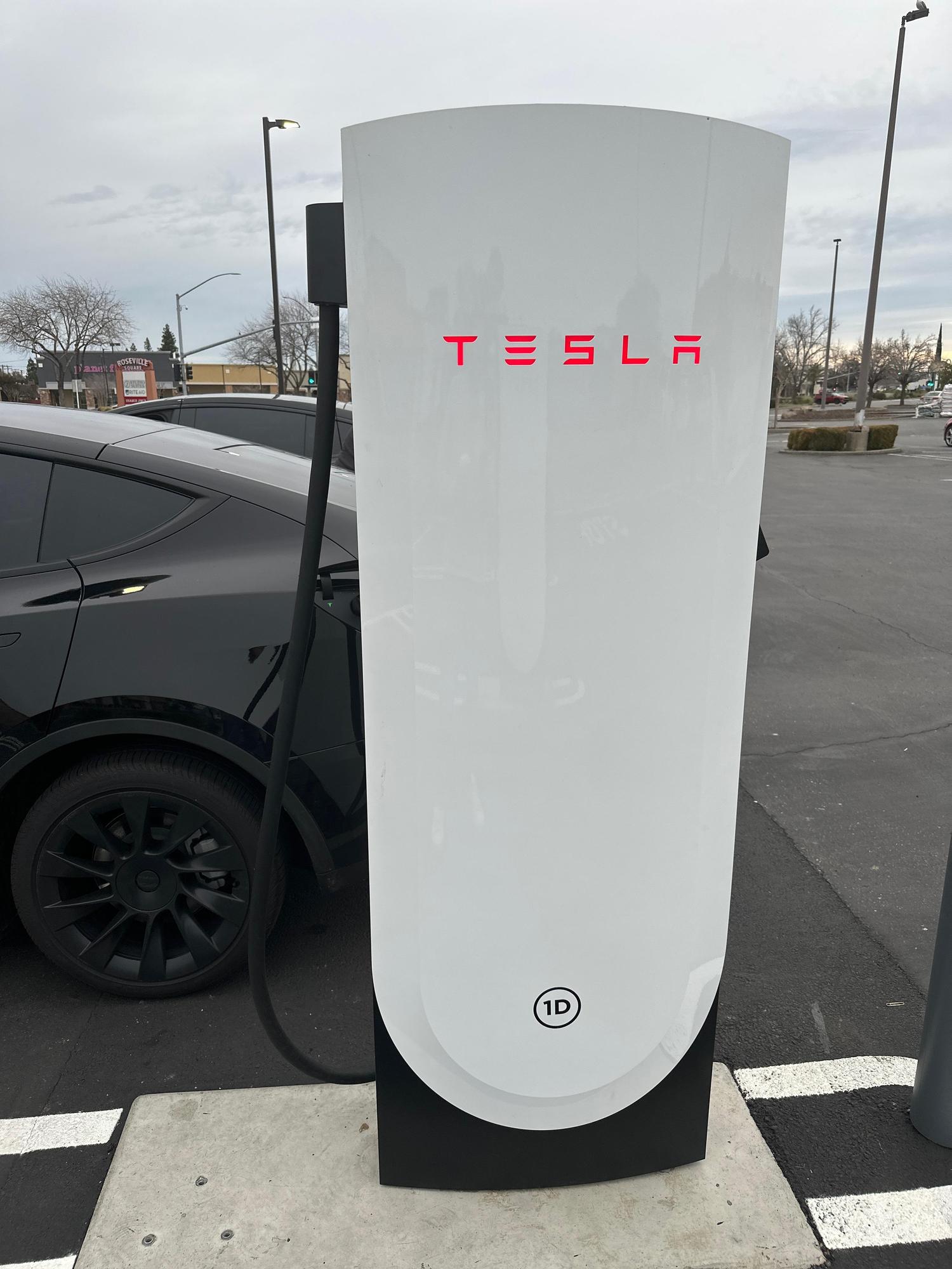 Roseville Ace Hardware Roseville, CA EV Station