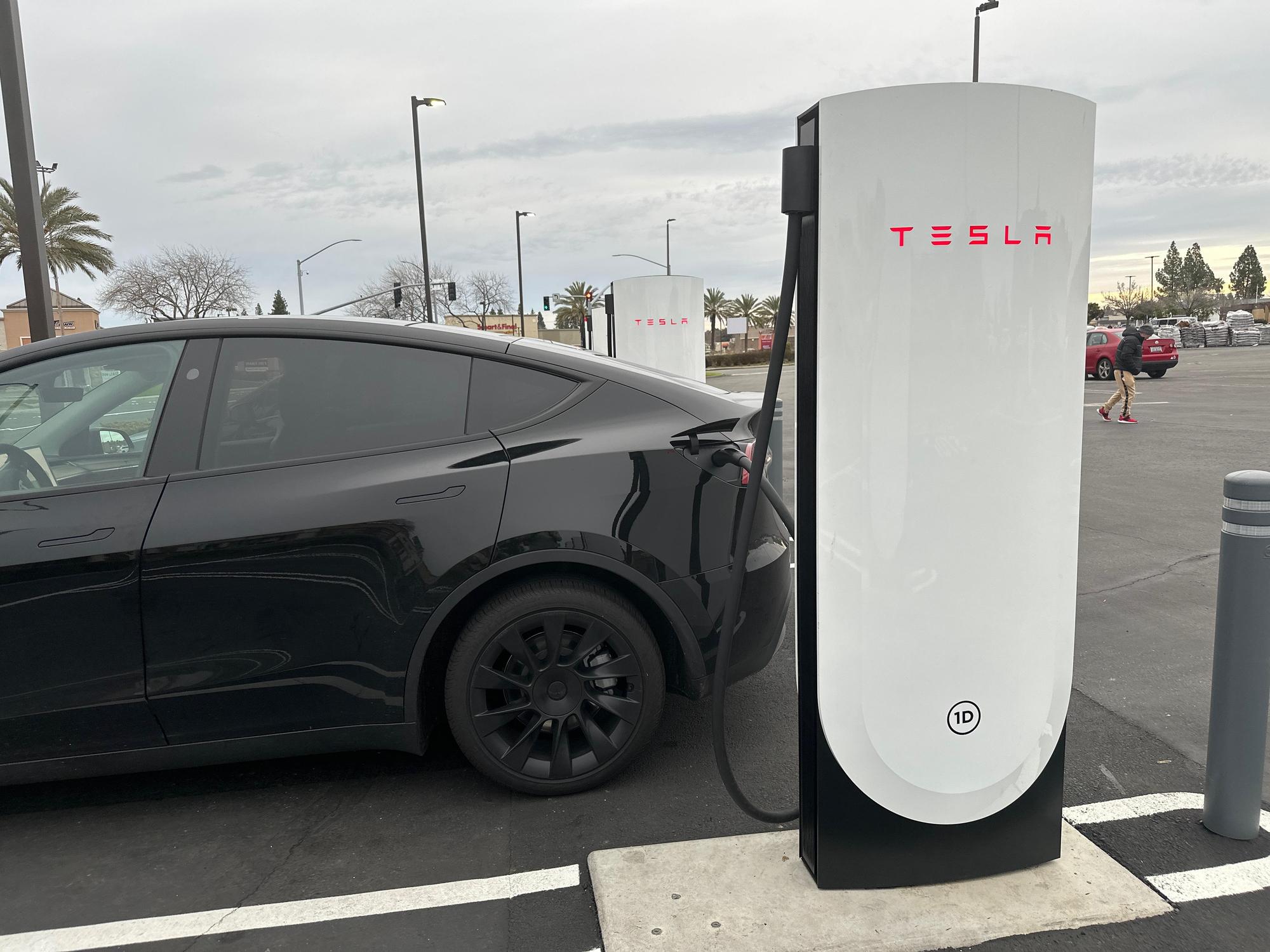 Roseville Ace Hardware Roseville, CA EV Station