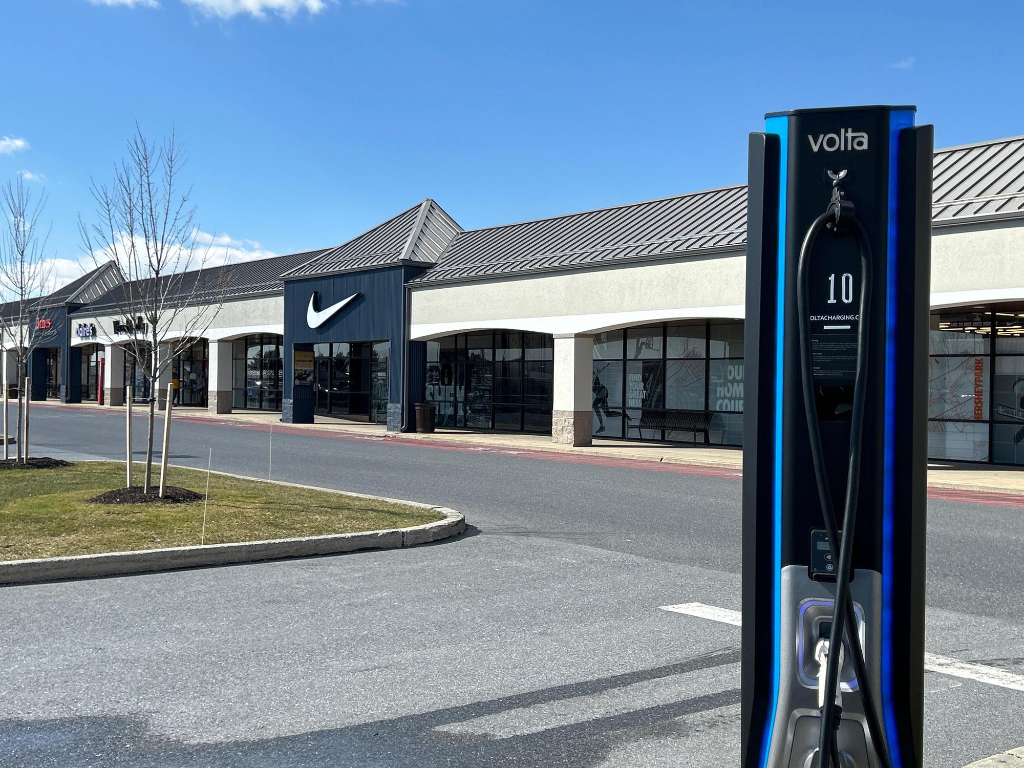 tanger-outlets-north-parking-lot-hershey-pa-ev-station