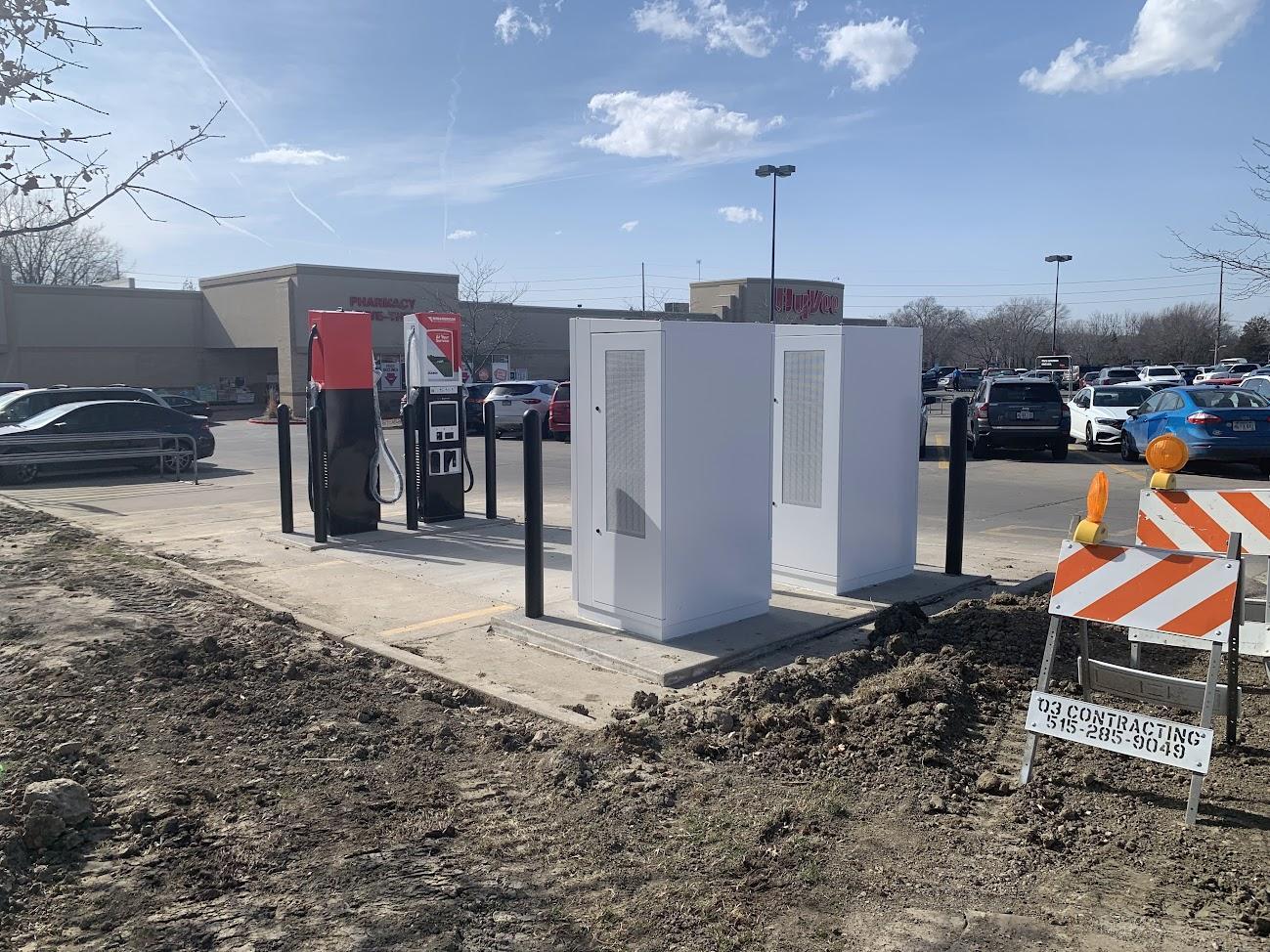 HyVee Pleasant Hill Soon) Pleasant Hill, IA EV Station