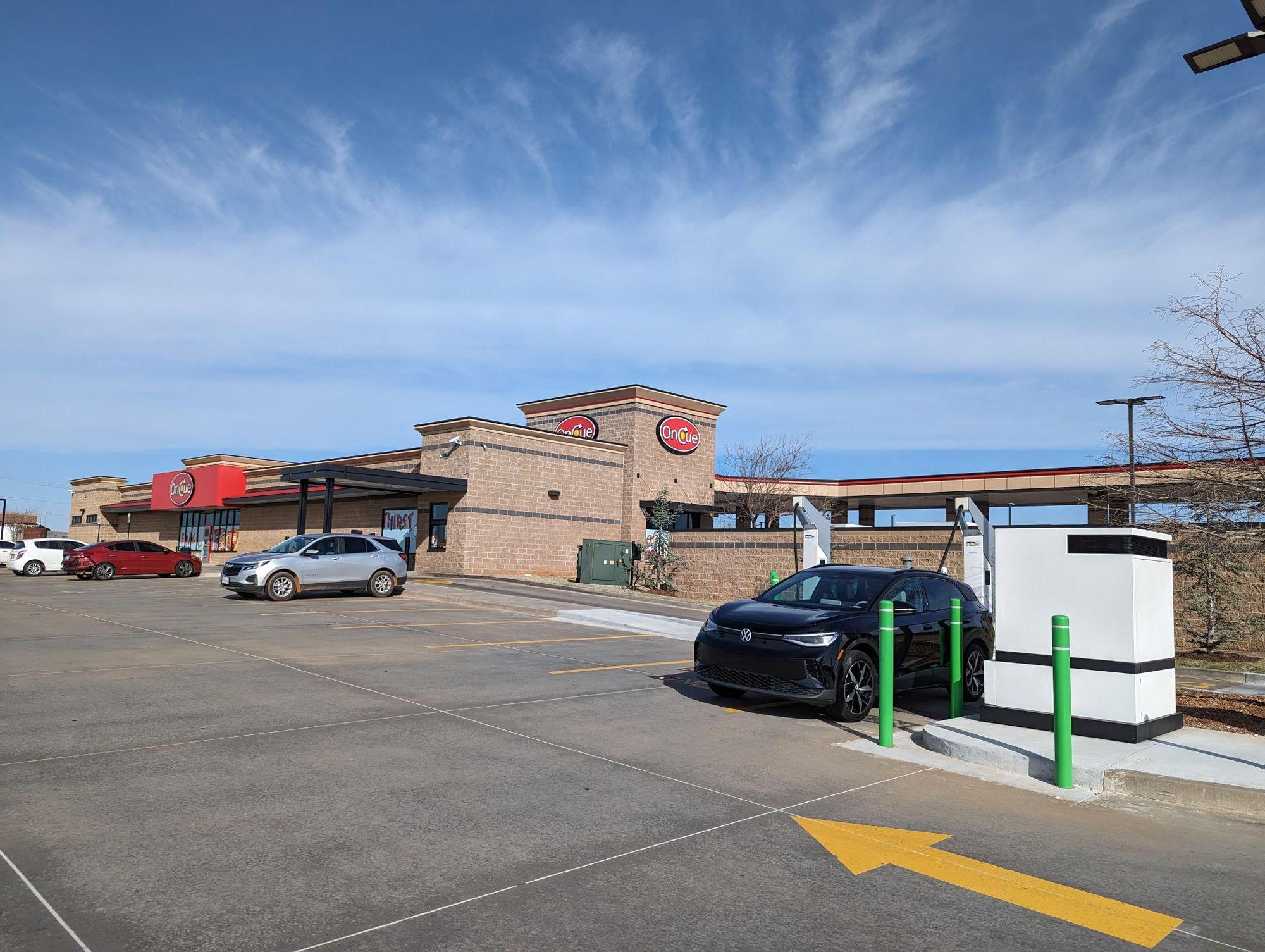 OnCue 122 Czech Hall Rd & I40 Yukon, OK EV Station