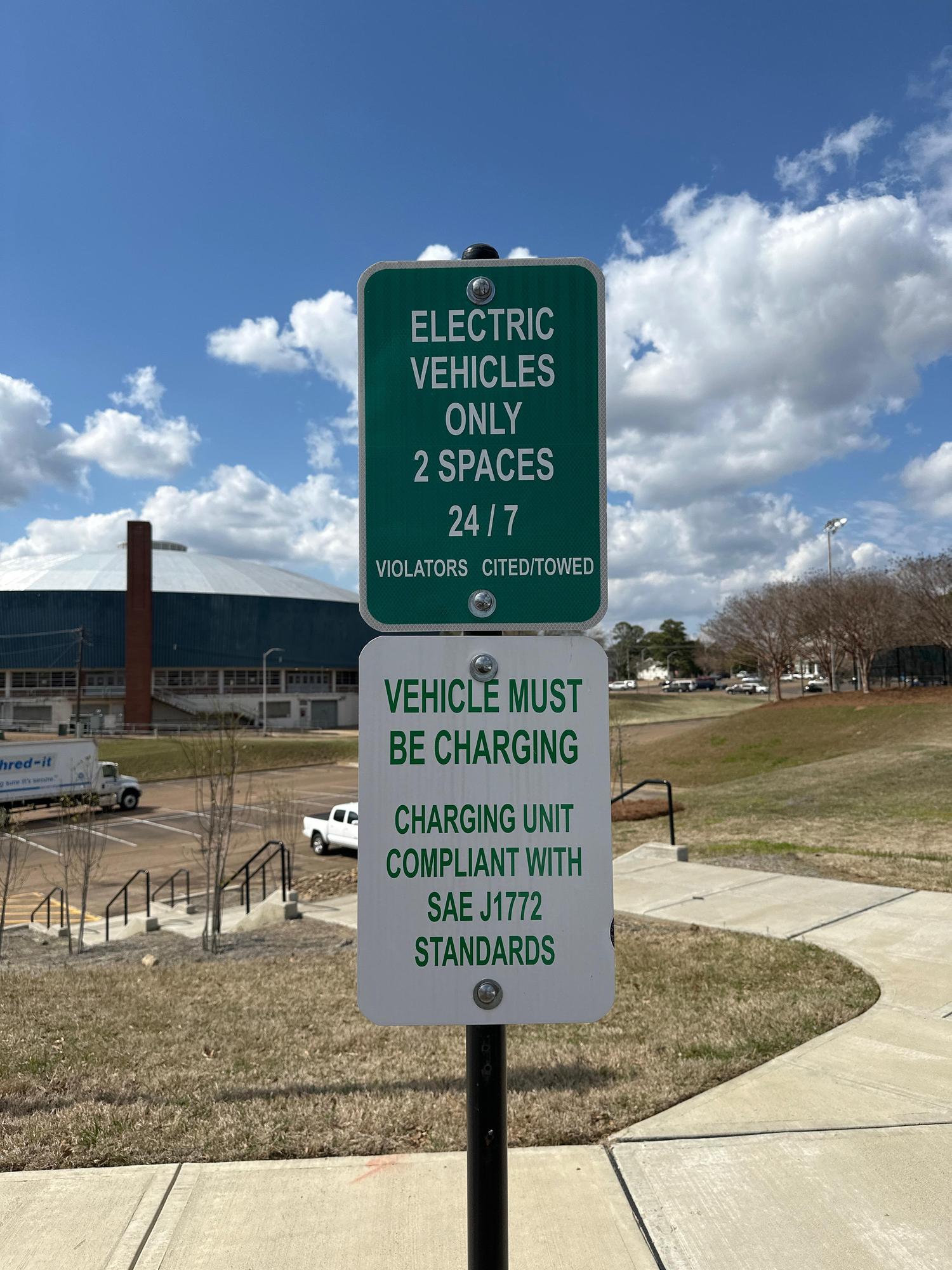 rear-turner-center-ole-miss-university-ms-ev-station