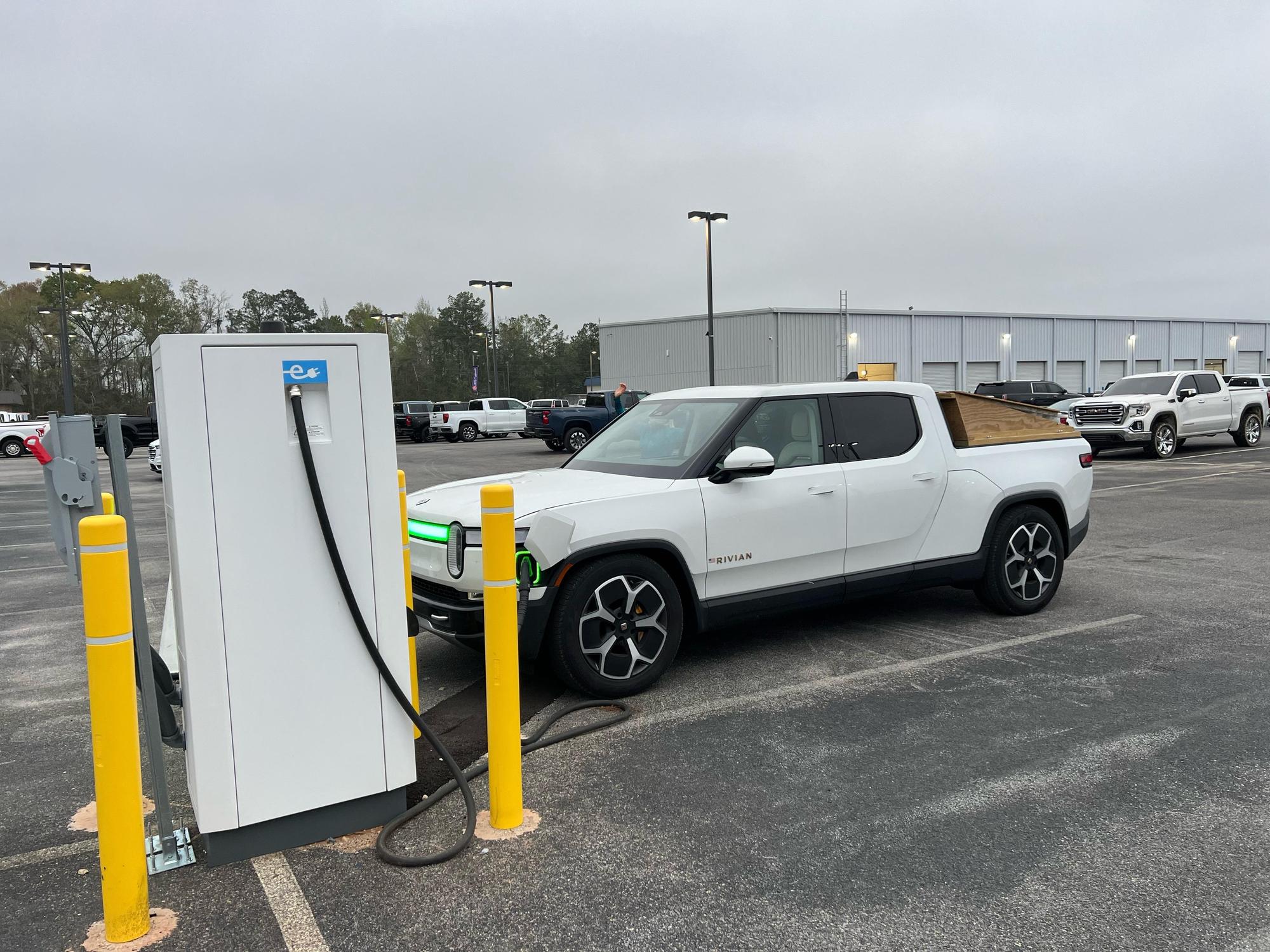Walt Massey Chevrolet GMC Jeep Lucedale, MS EV Station