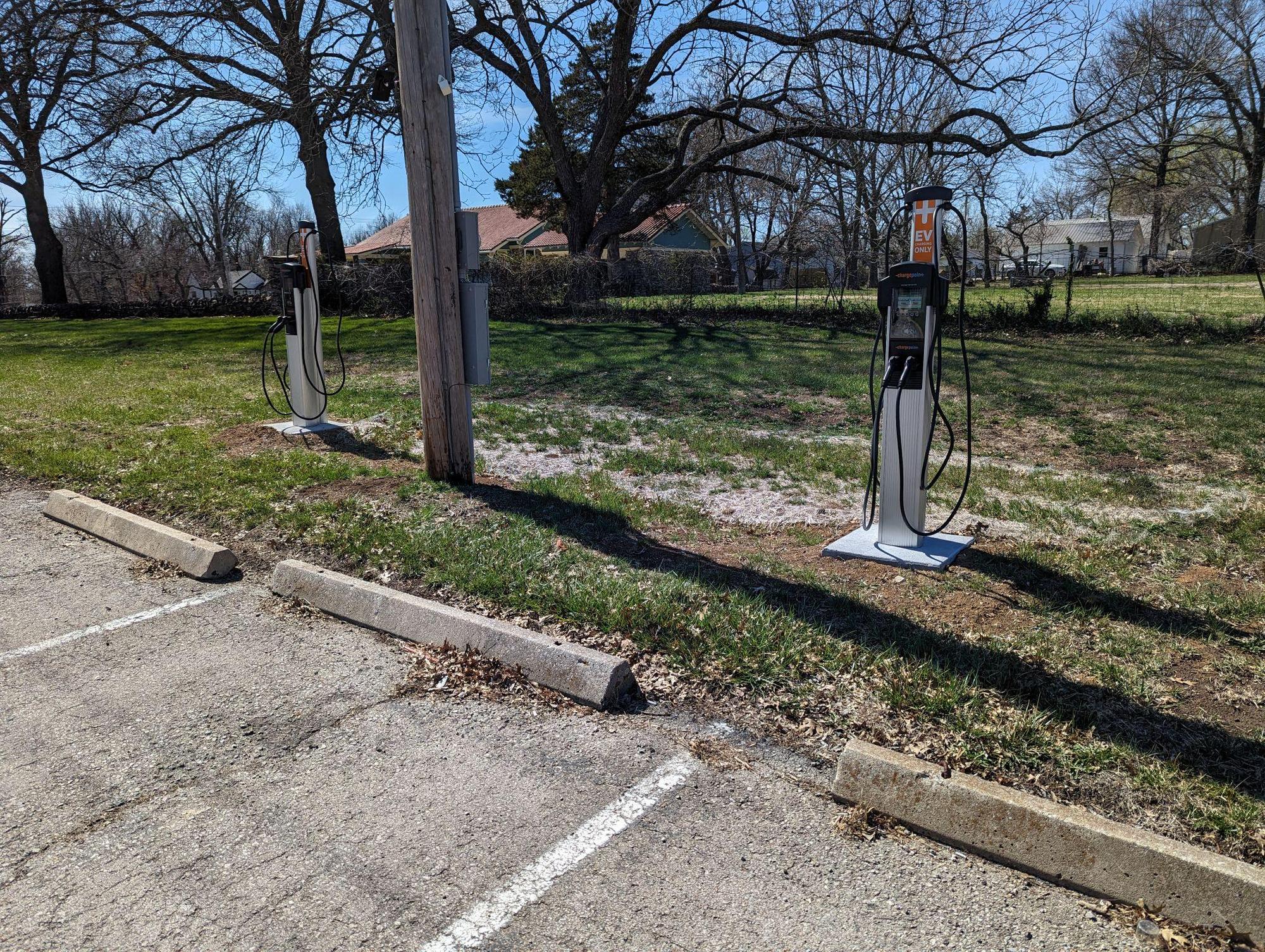 Osawatomie High School Southwest Lot Osawatomie, KS EV Station