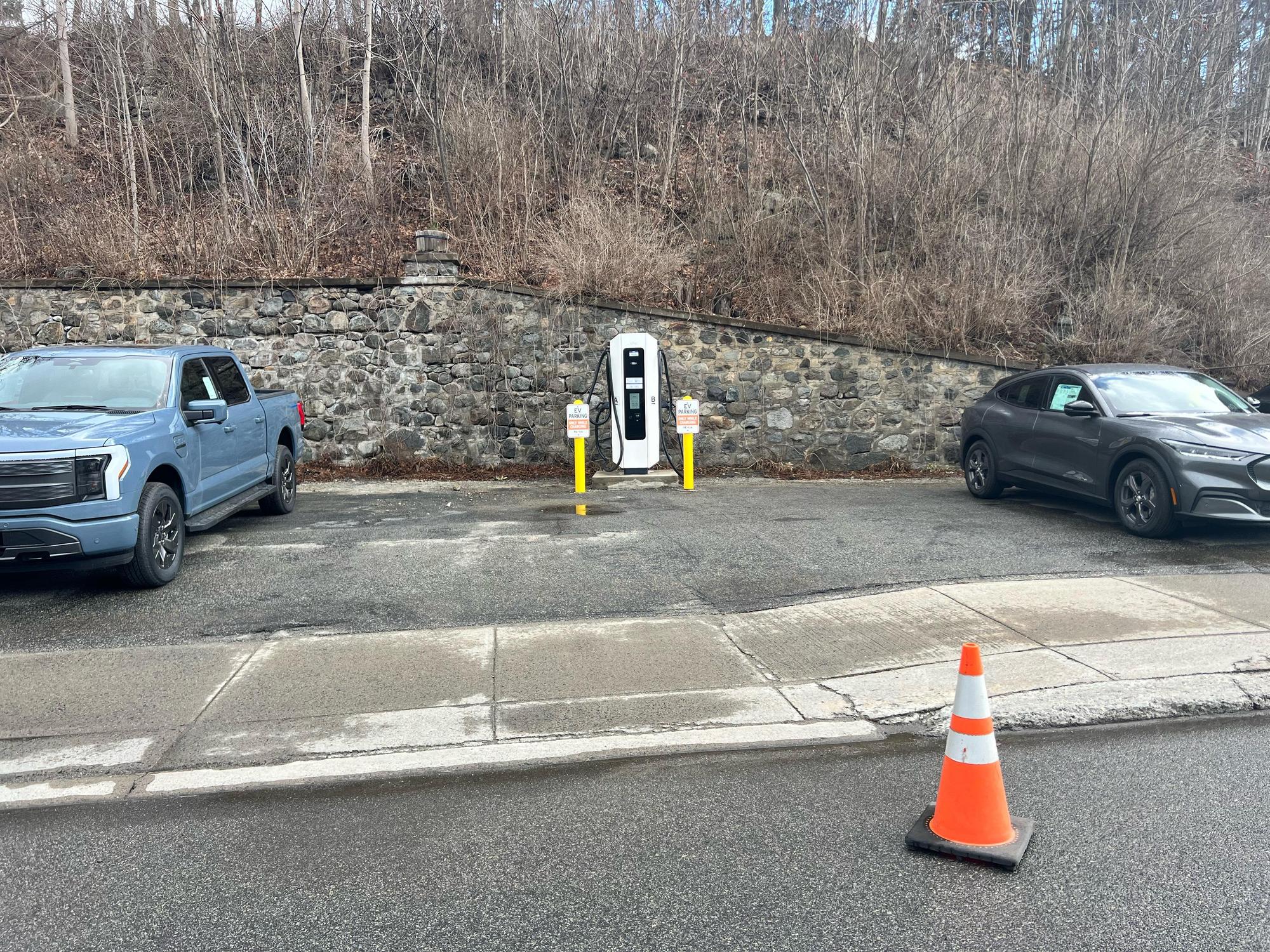 Warren Ford Warrensburg, NY EV Station