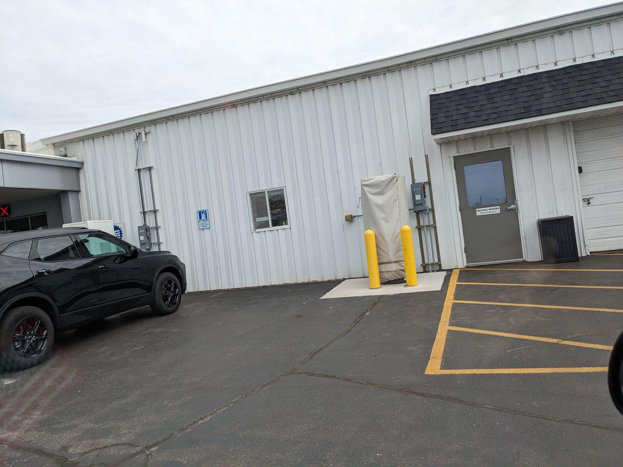 Neuville Motors Waupaca, WI EV Station