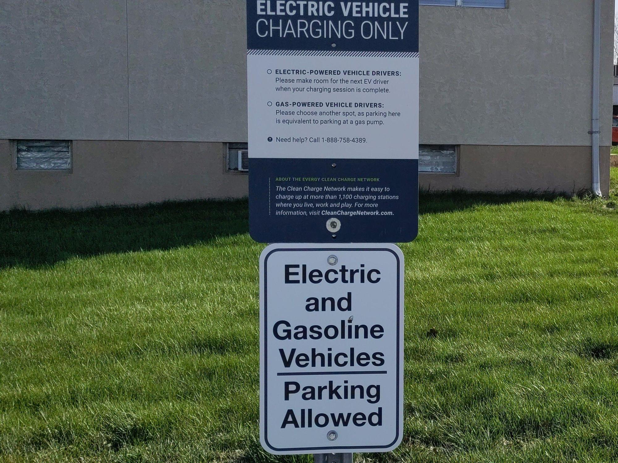 Grandview City Hall Grandview, MO EV Station