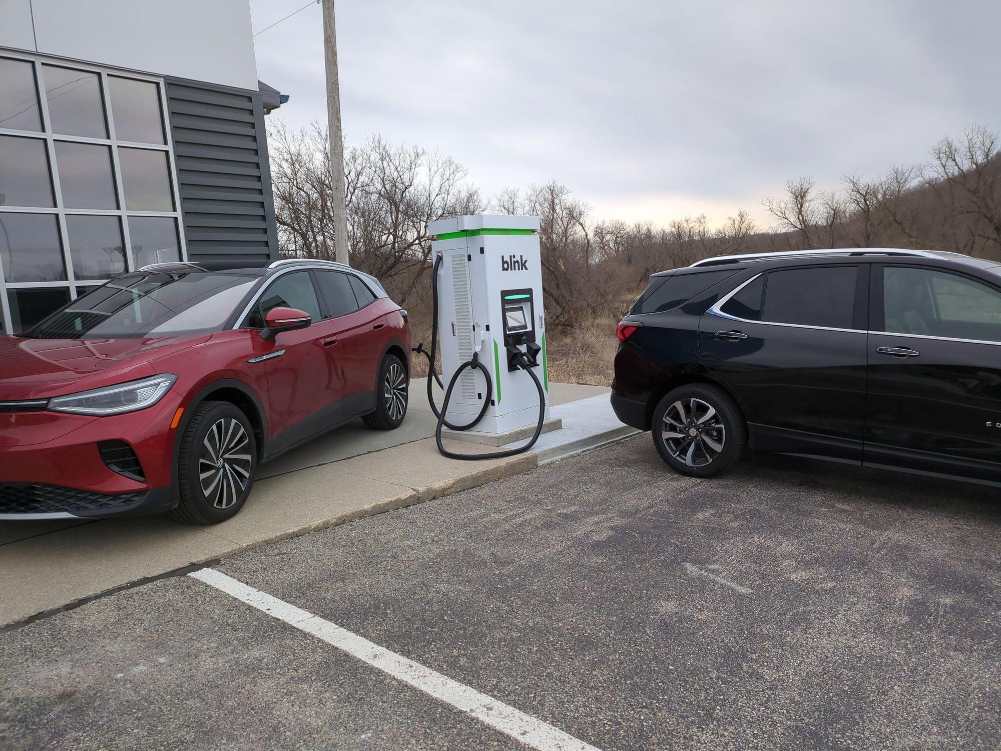 Decorah Chrysler Dodge Jeep Ram Decorah, IA EV Station